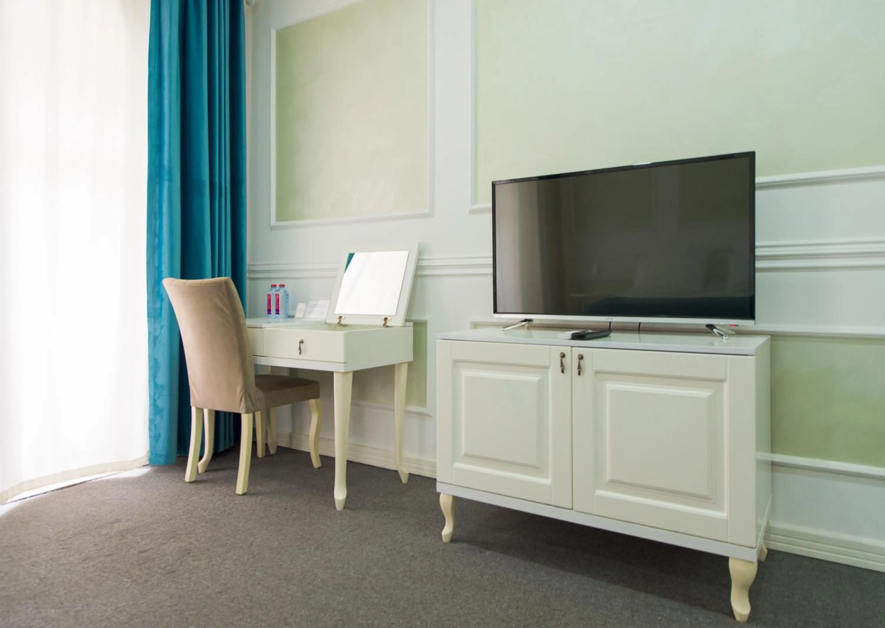 TV and multimedia in Two Seasons Boutique Hotel Baku