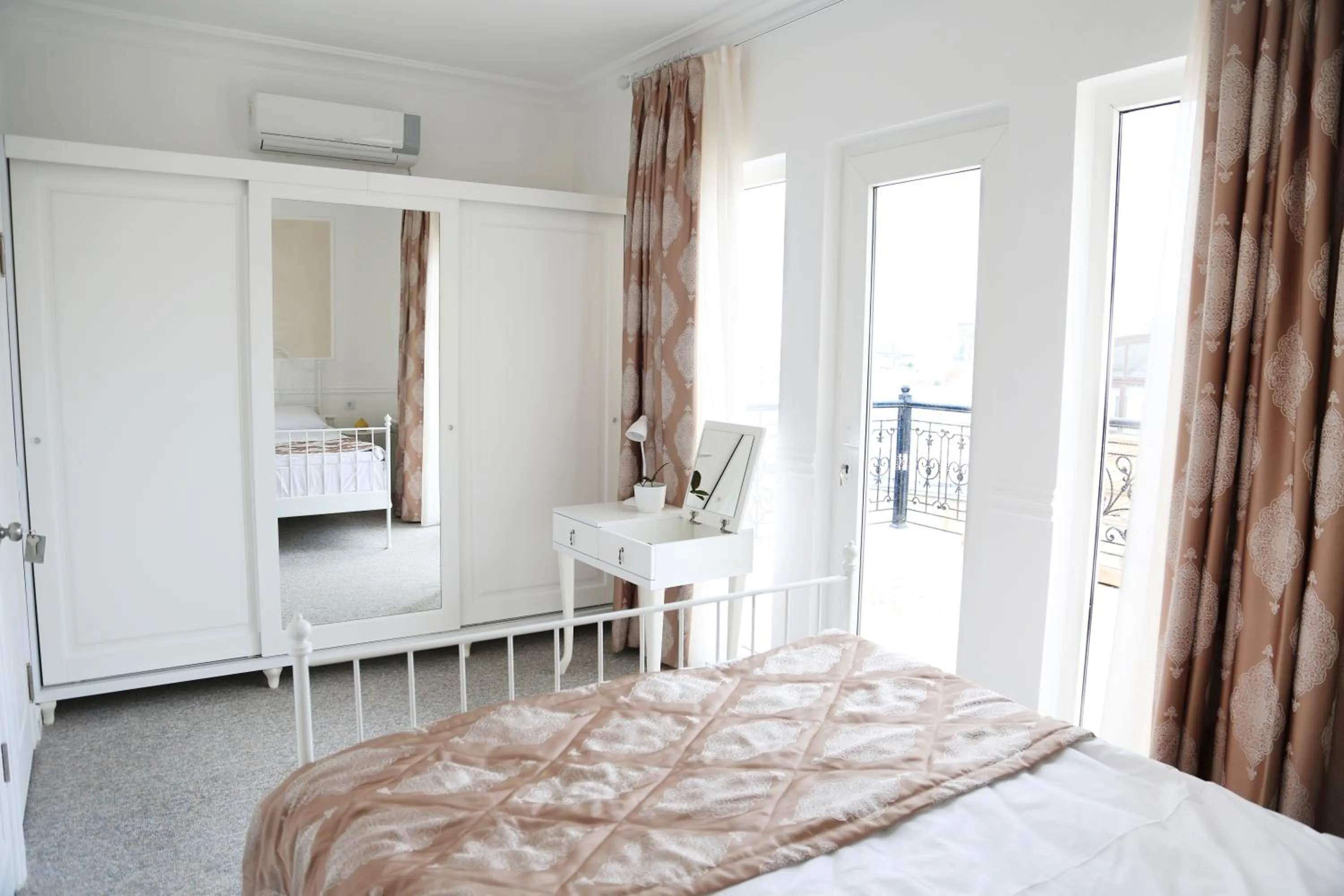 Bed in Two Seasons Boutique Hotel Baku