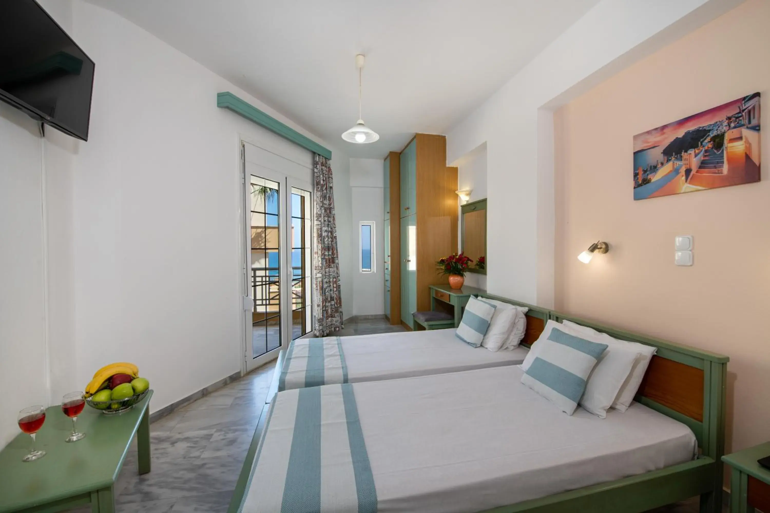 Bed in Sunrise Apartments Bed in Sunrise Apartments