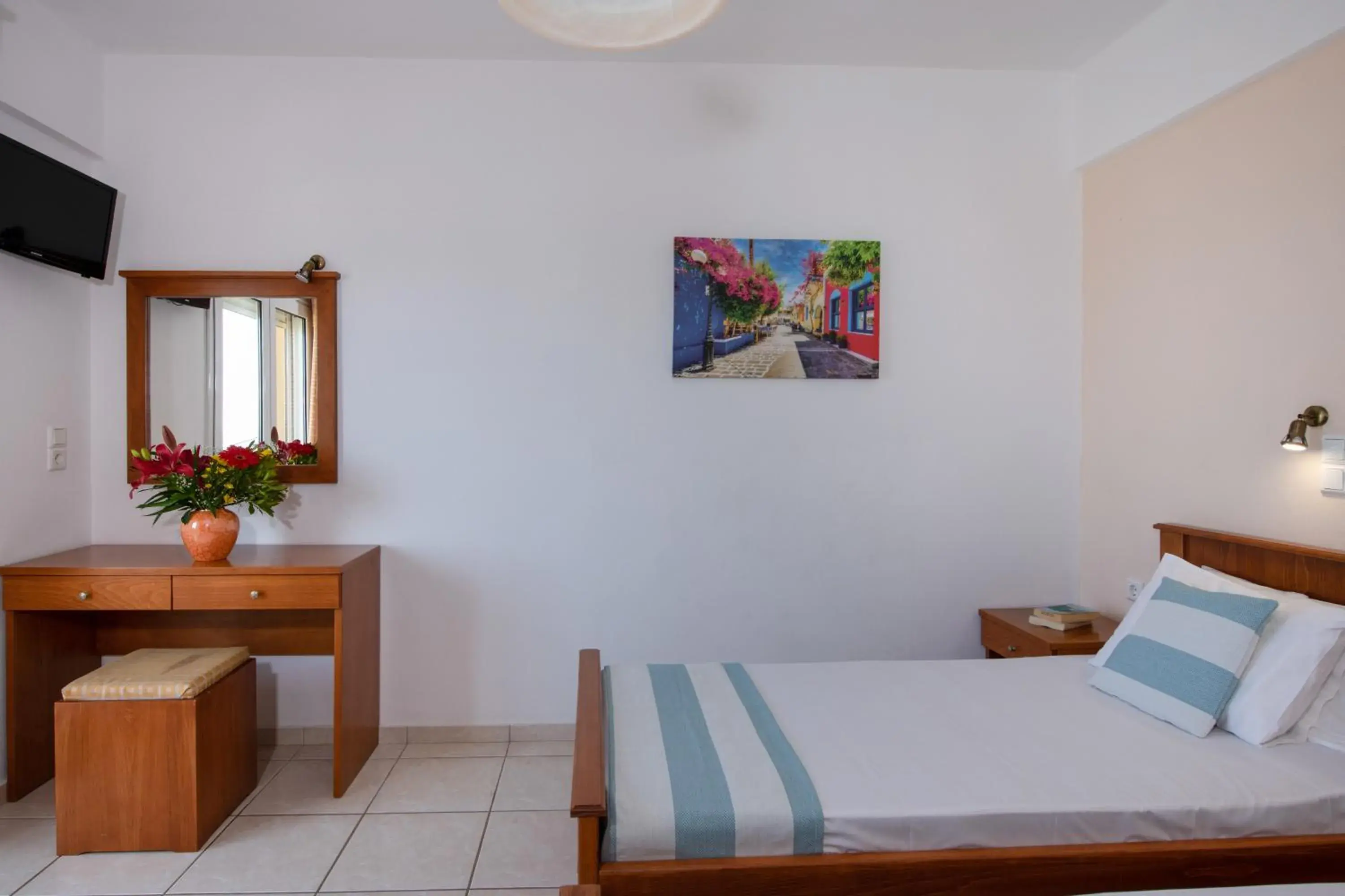 Bed in Sunrise Apartments Bed in Sunrise Apartments