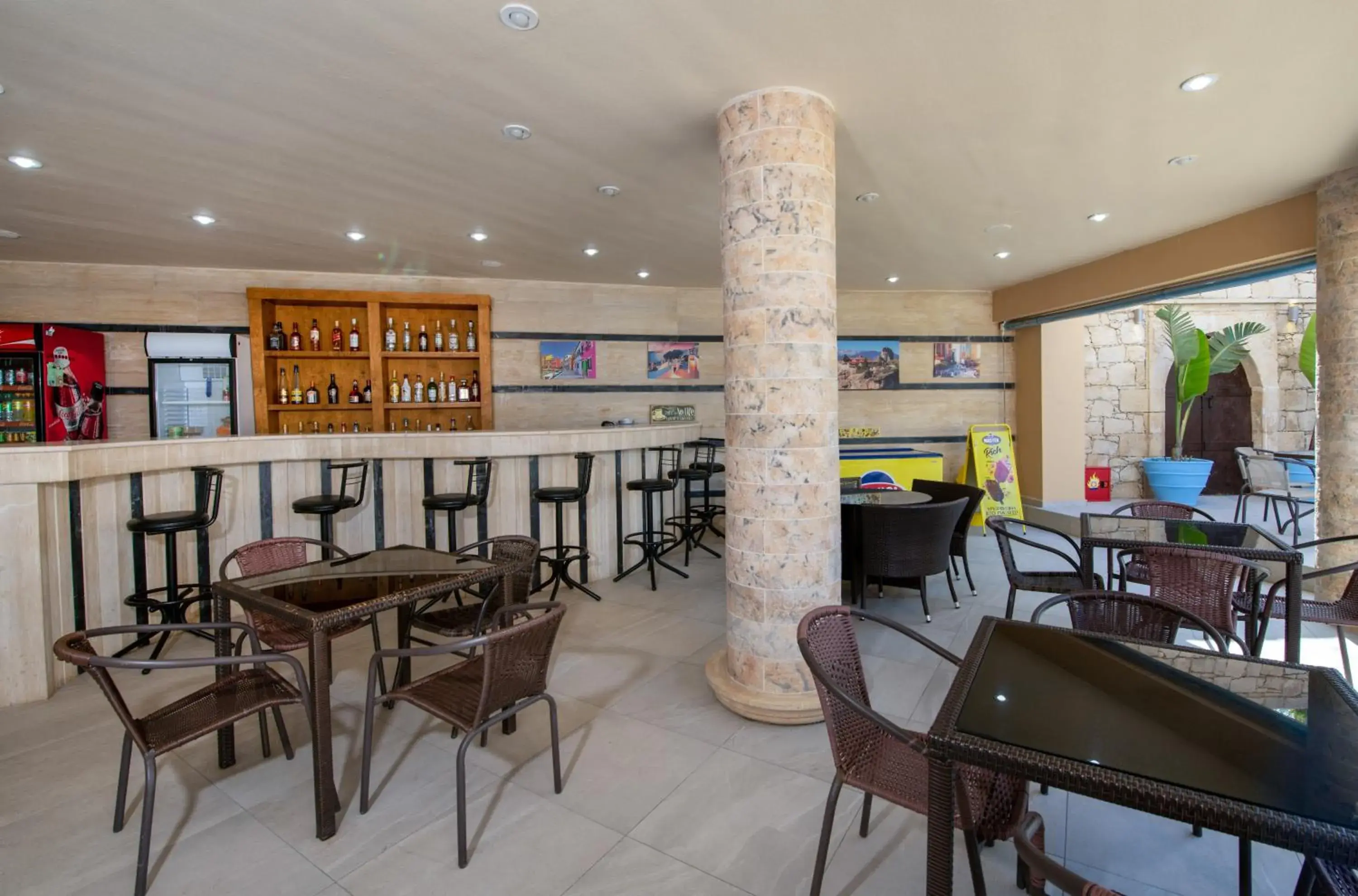 Lounge or bar in Sunrise Apartments Lounge or bar in Sunrise Apartments