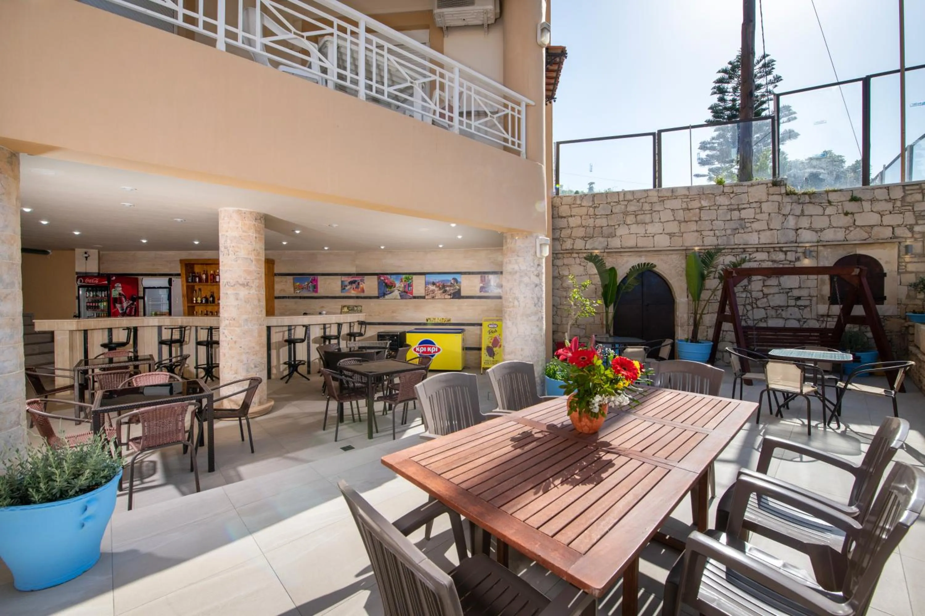 Lounge or bar in Sunrise Apartments