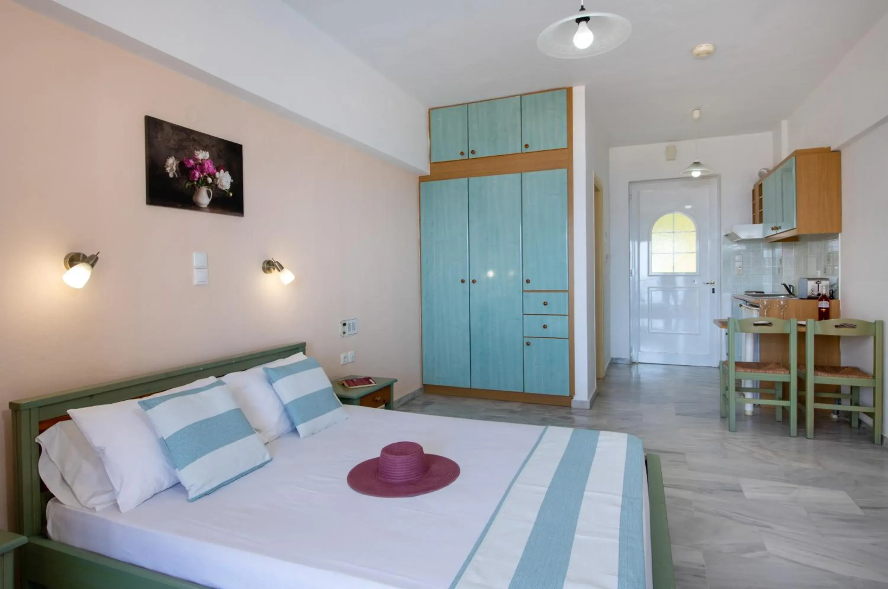 Bed in Sunrise Apartments Bed in Sunrise Apartments