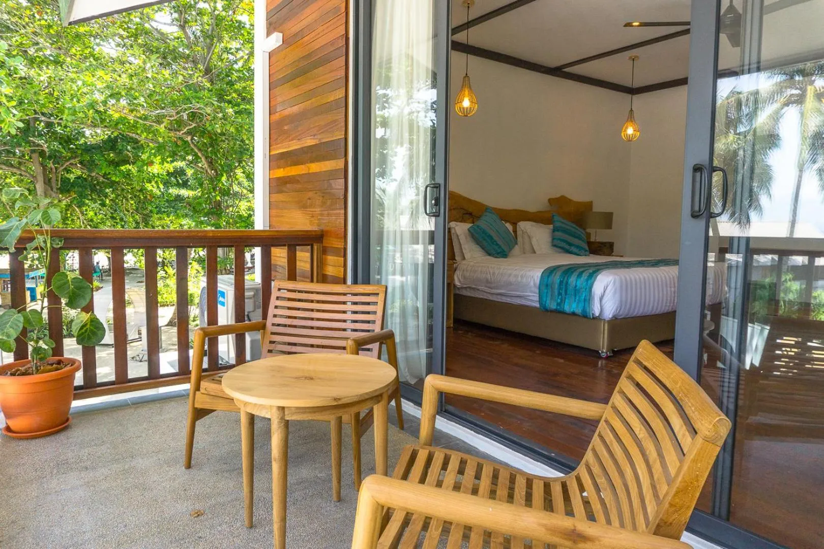 Balcony/Terrace, Bed in Borneo Divers Mabul Resort