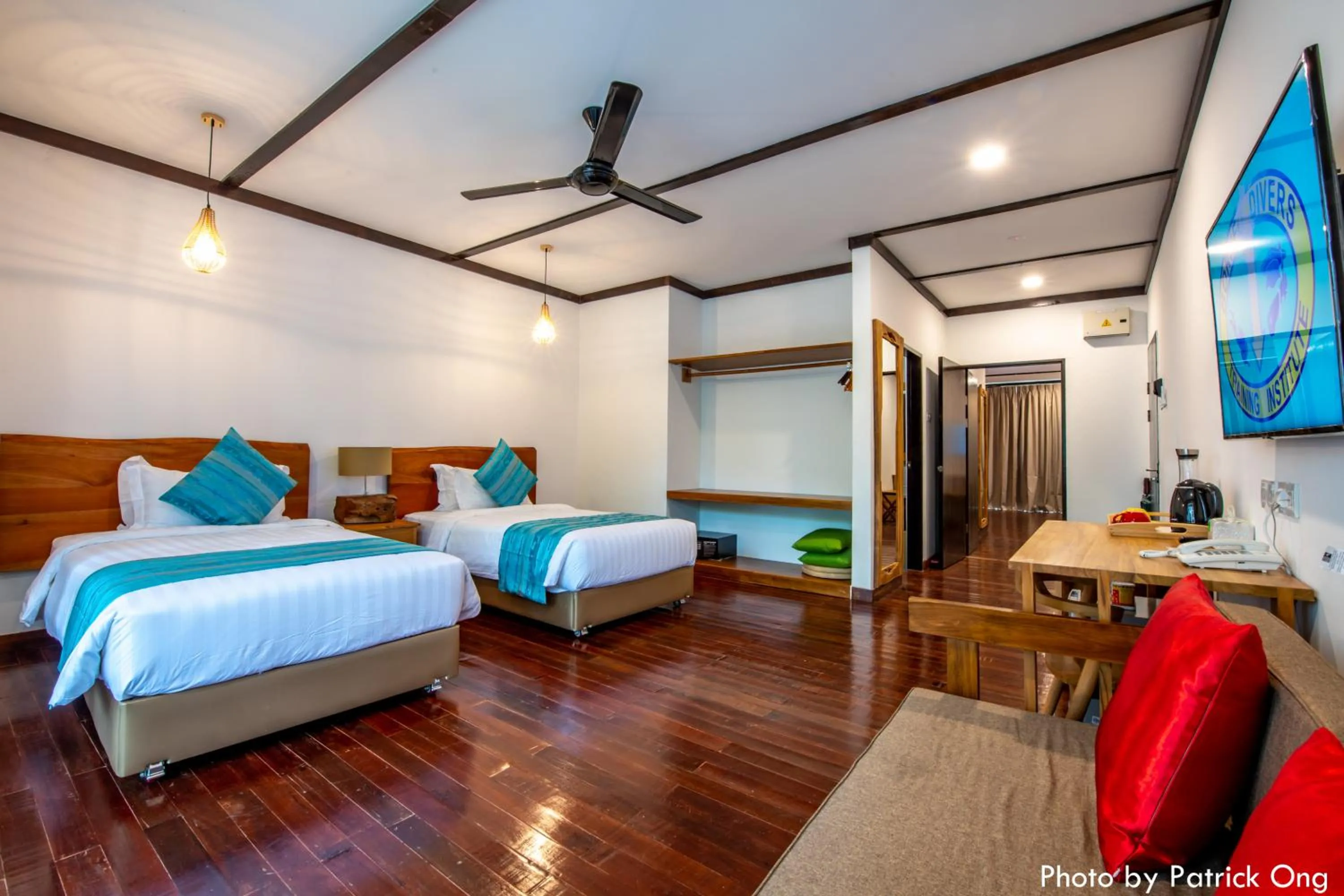 Photo of the whole room, Bed in Borneo Divers Mabul Resort