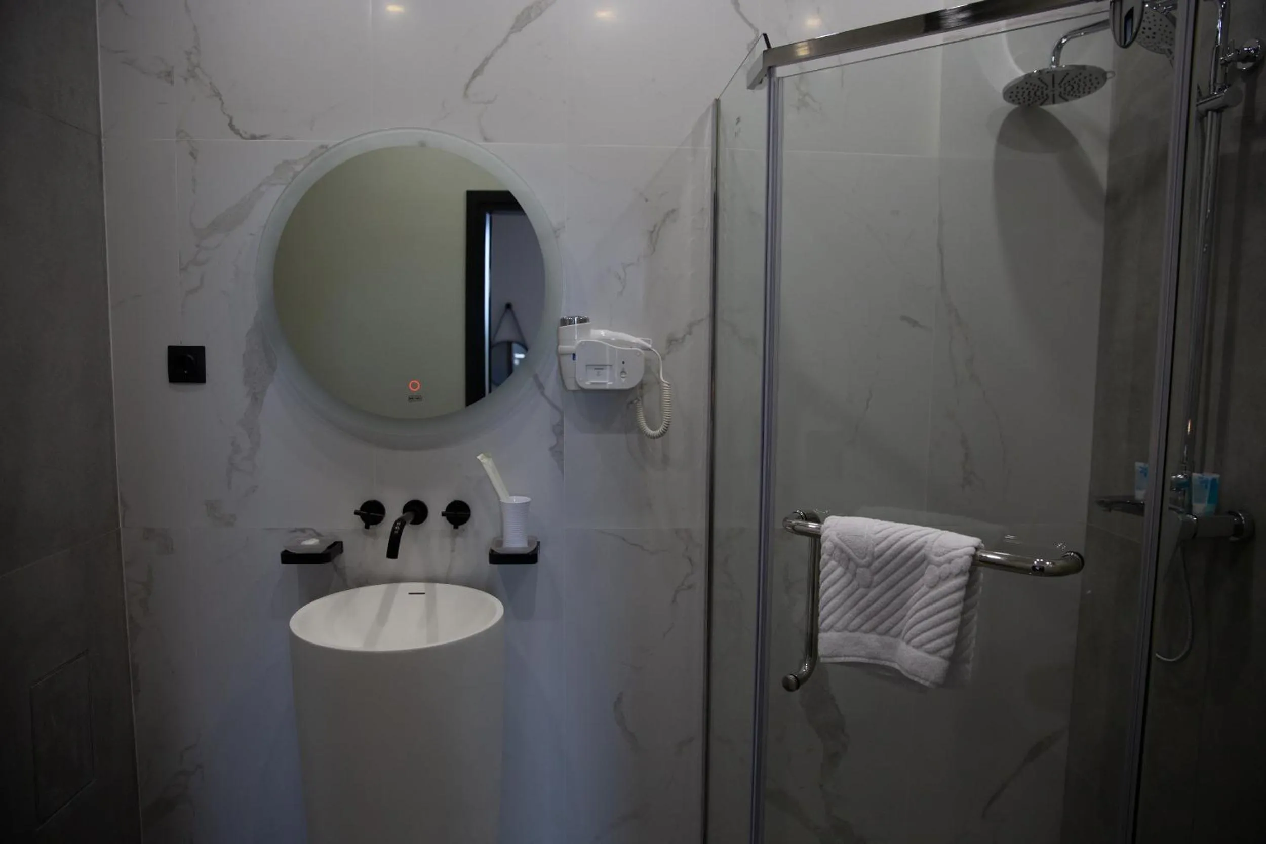 Shower in Eleven Hotel and Hall