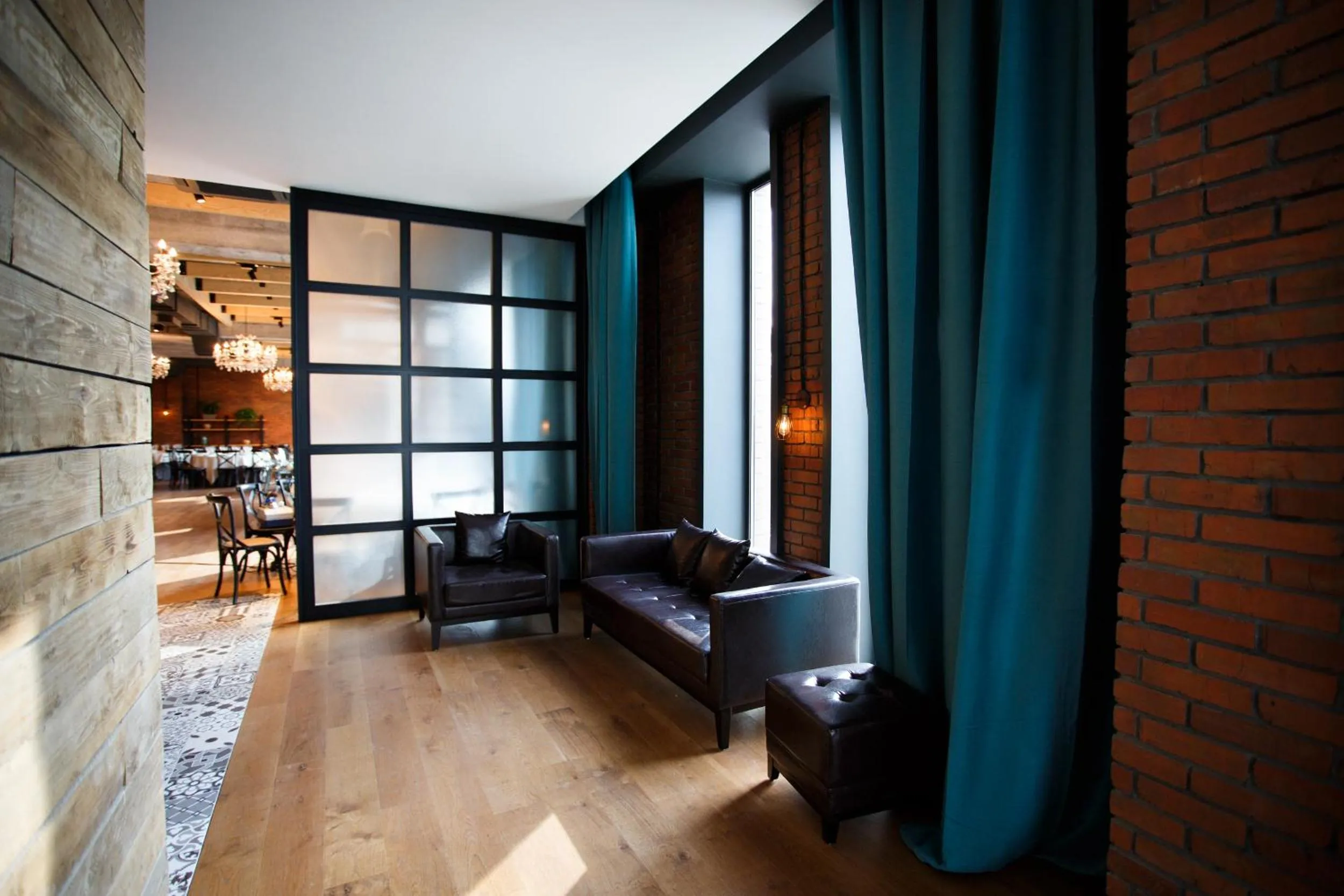 Communal lounge/ TV room in Eleven Hotel and Hall