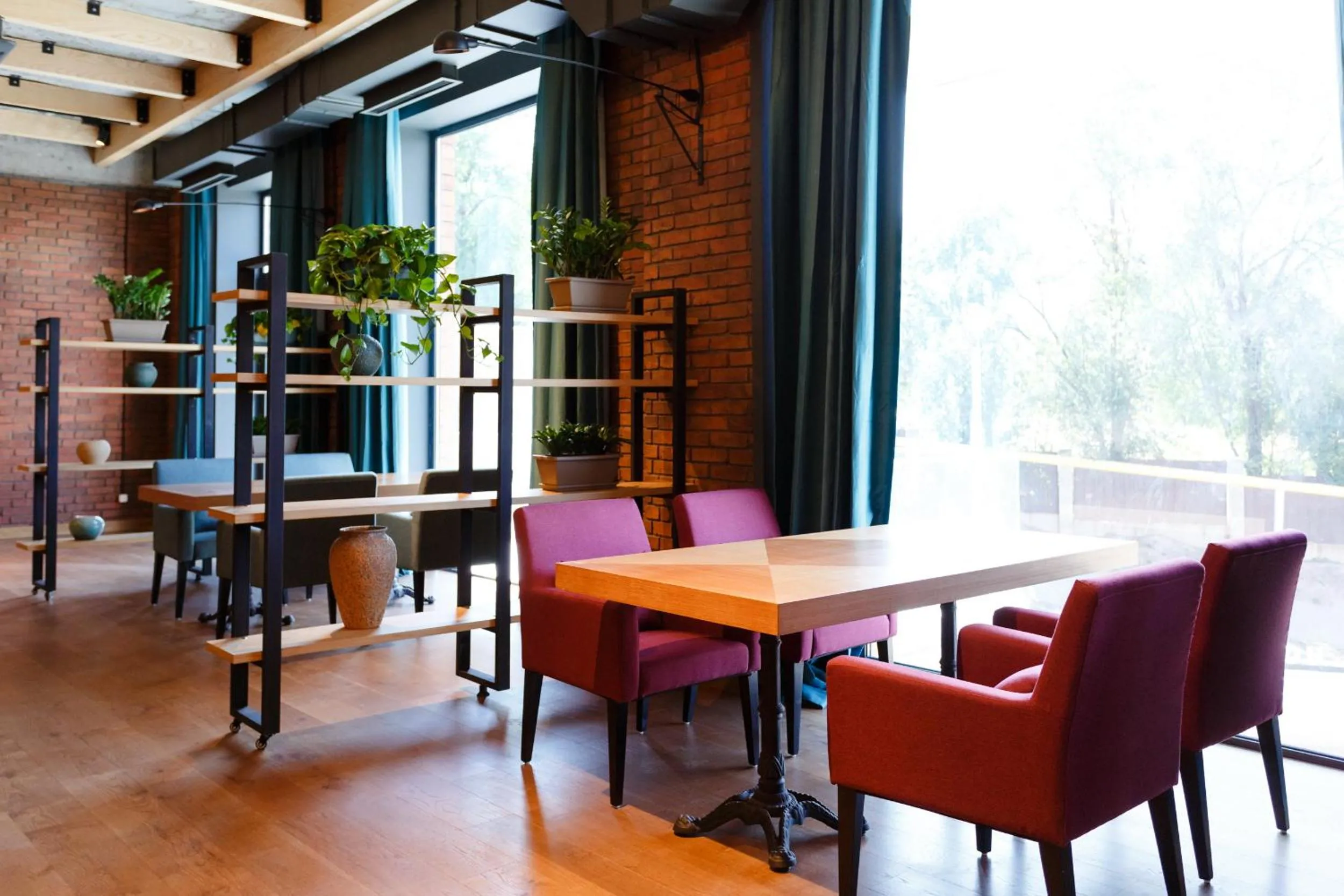 Restaurant/places to eat in Eleven Hotel and Hall