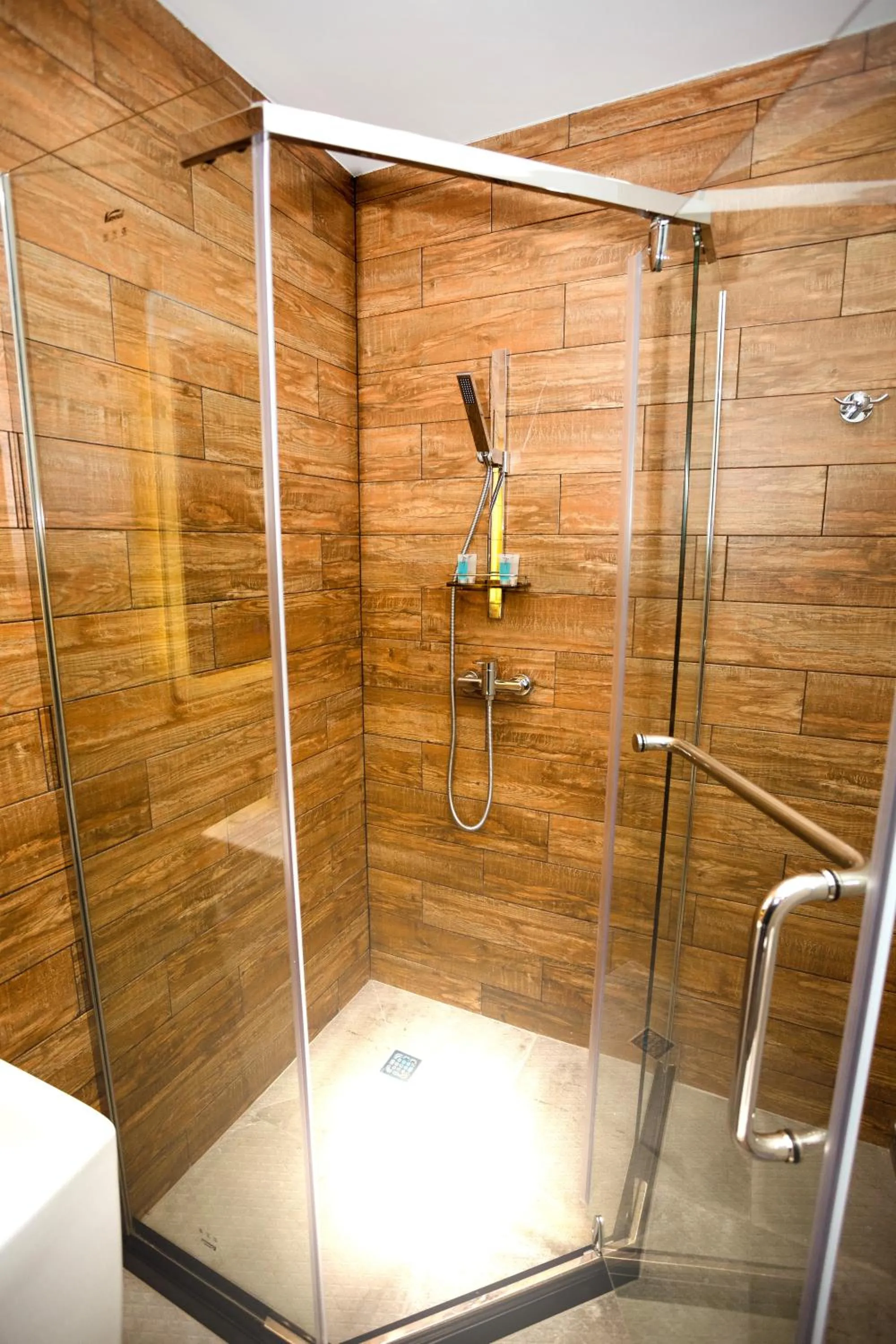 Shower in Eleven Hotel and Hall