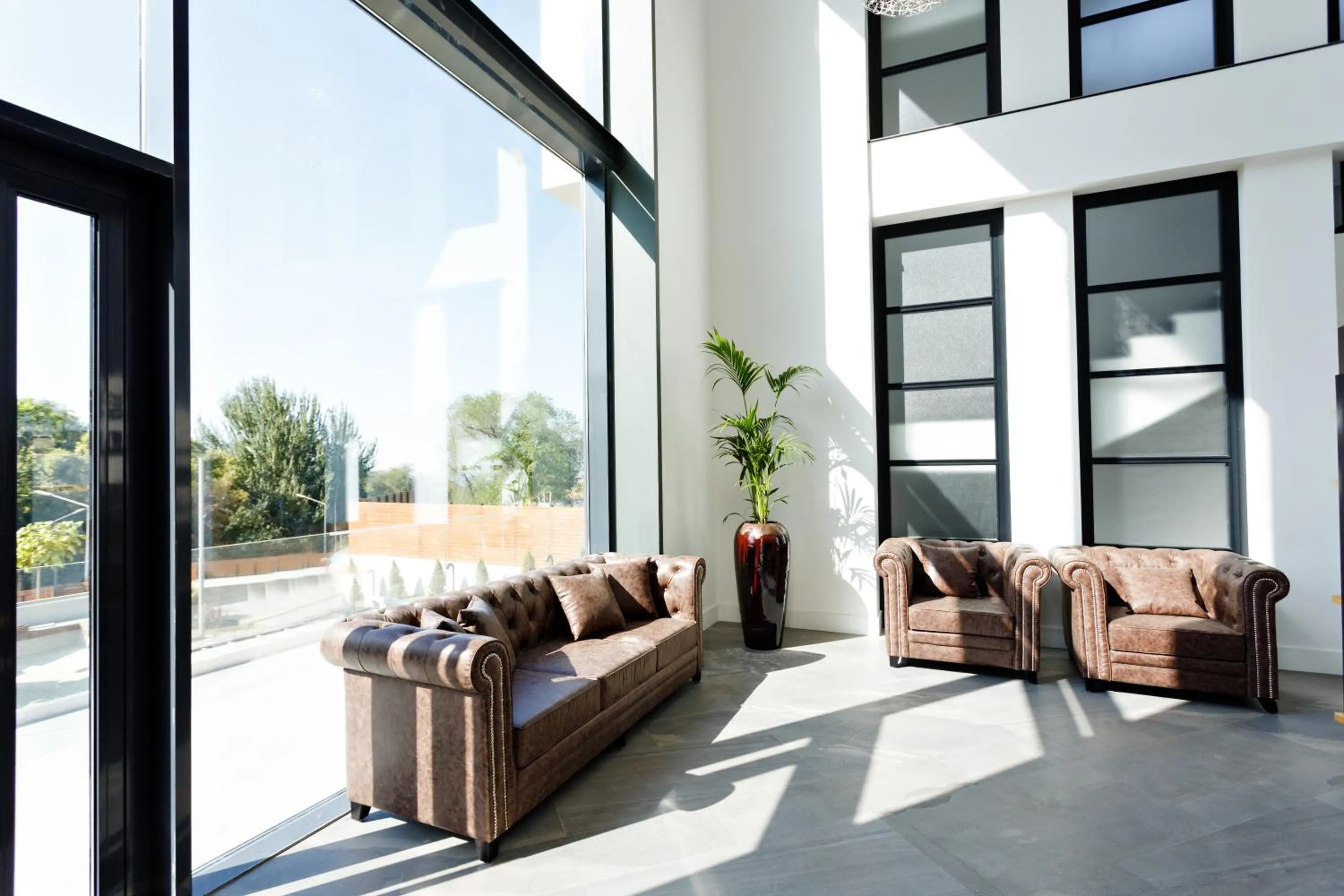 Communal lounge/ TV room in Eleven Hotel and Hall