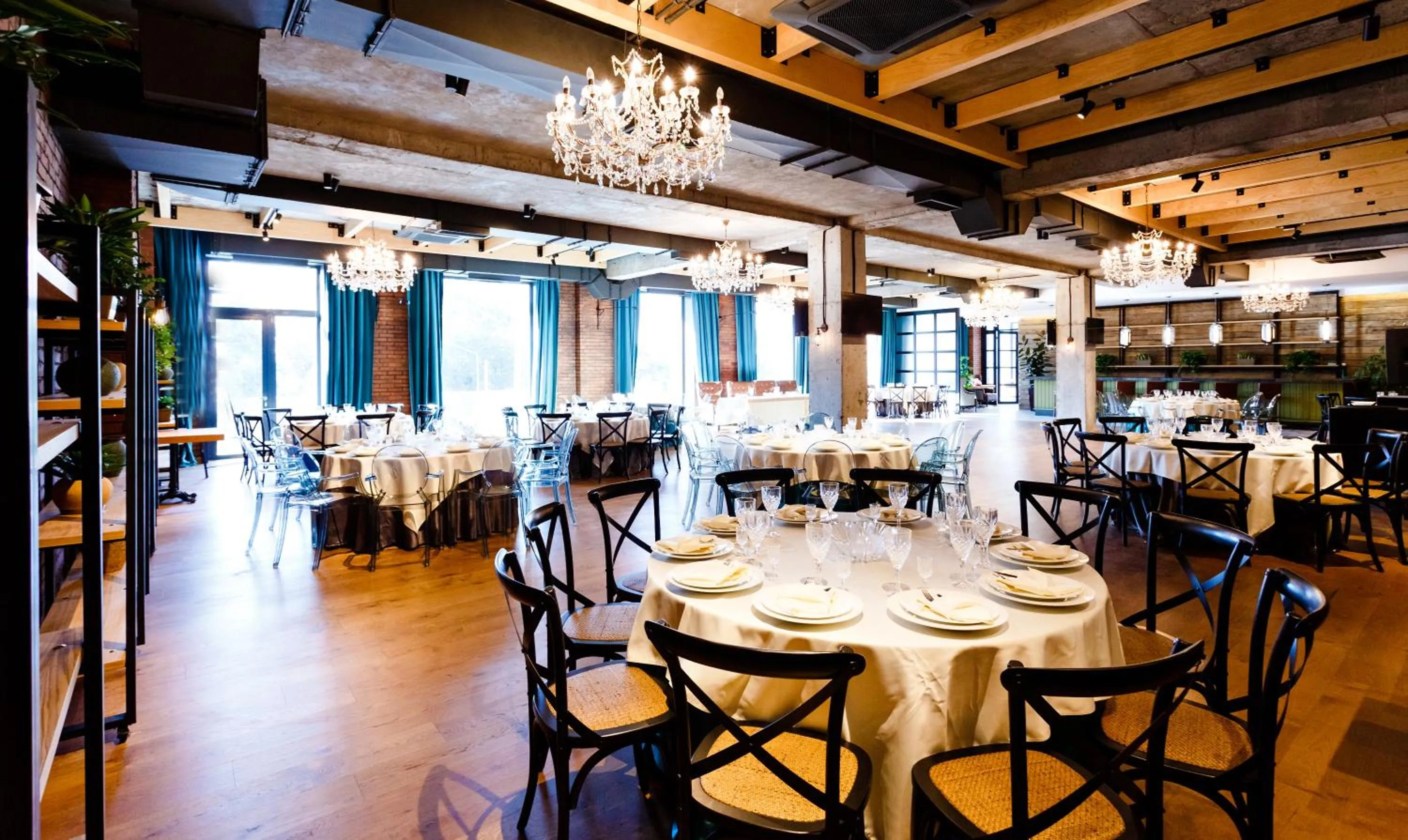 Business facilities in Eleven Hotel and Hall