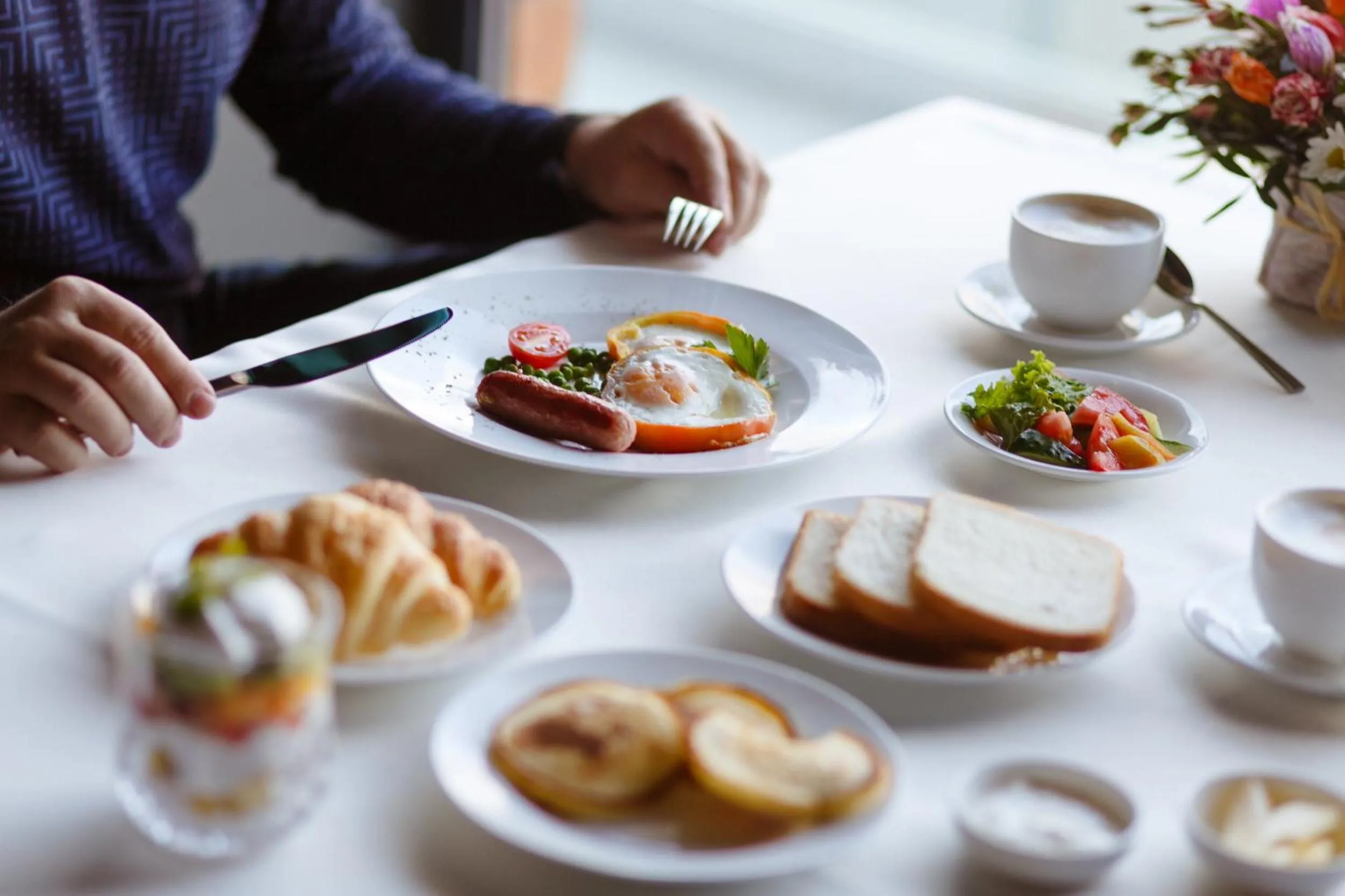 Restaurant/places to eat in Eleven Hotel and Hall