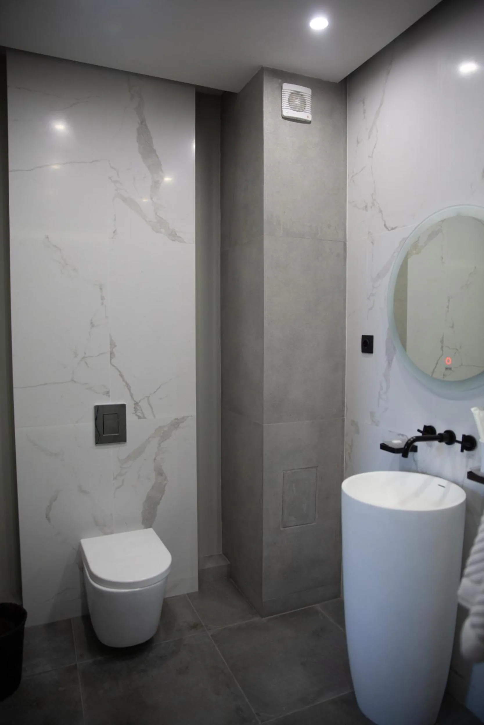 Shower in Eleven Hotel and Hall