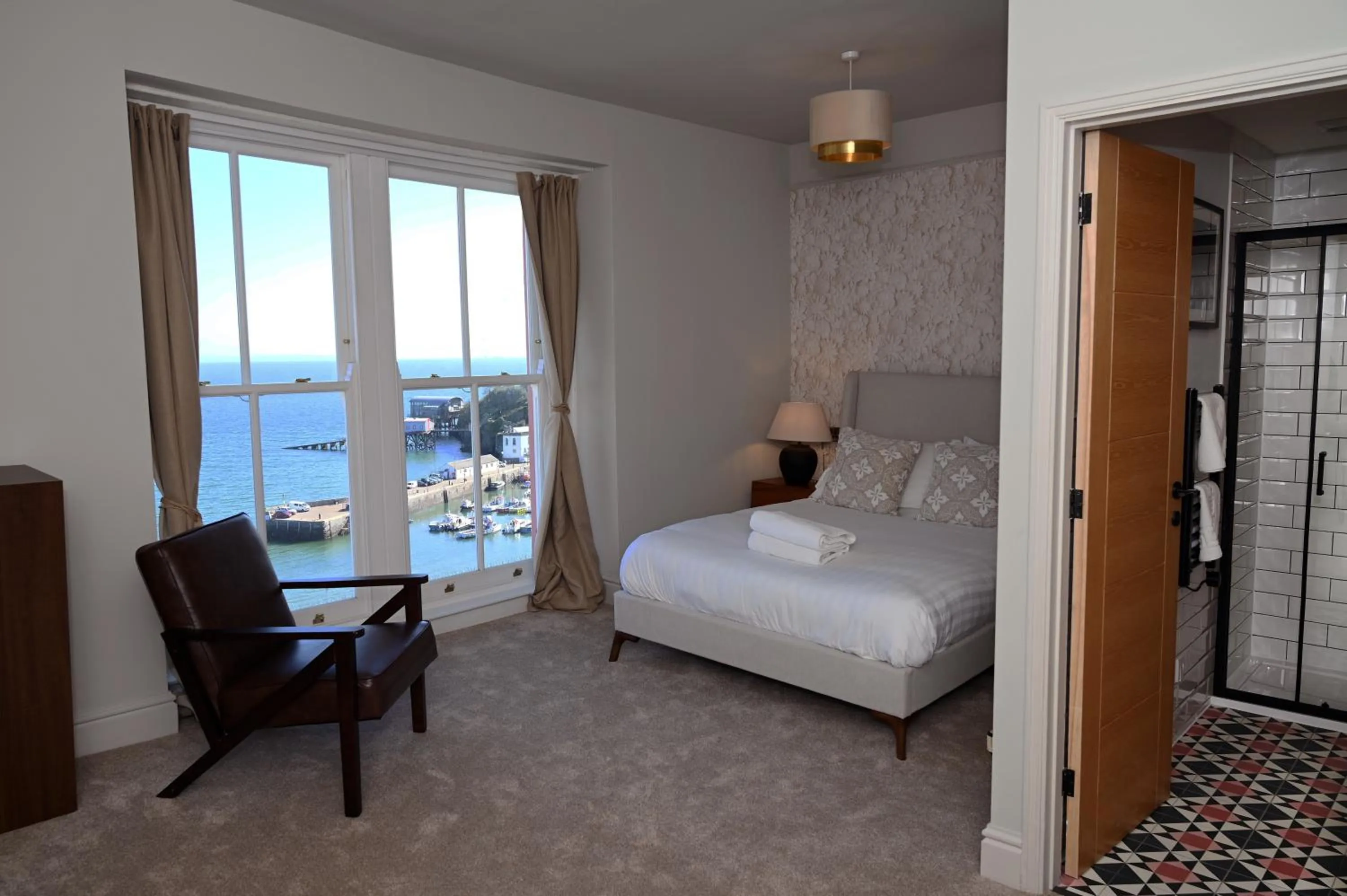 Bed in Royal Lion Hotel