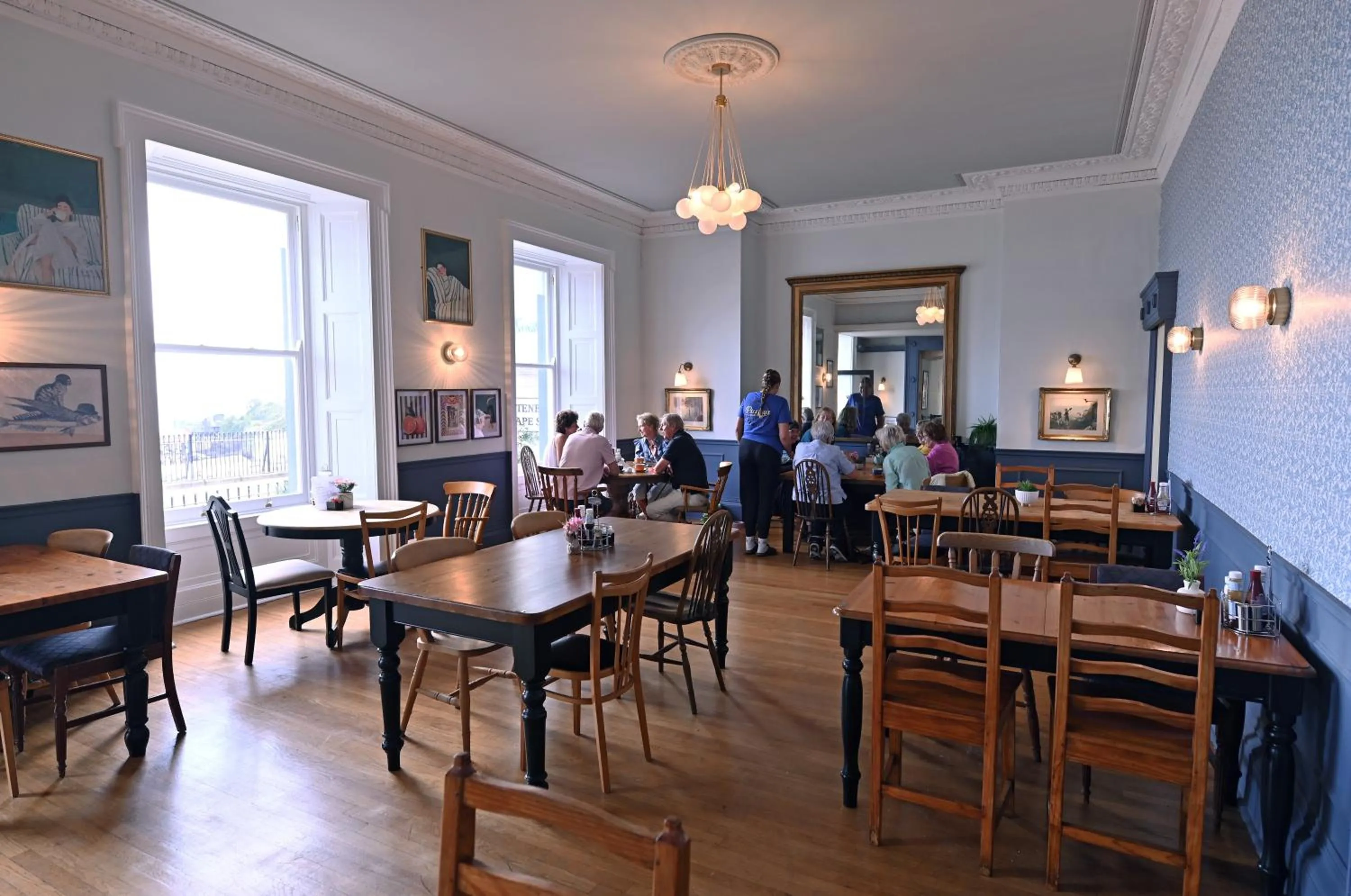 Restaurant/places to eat in Royal Lion Hotel