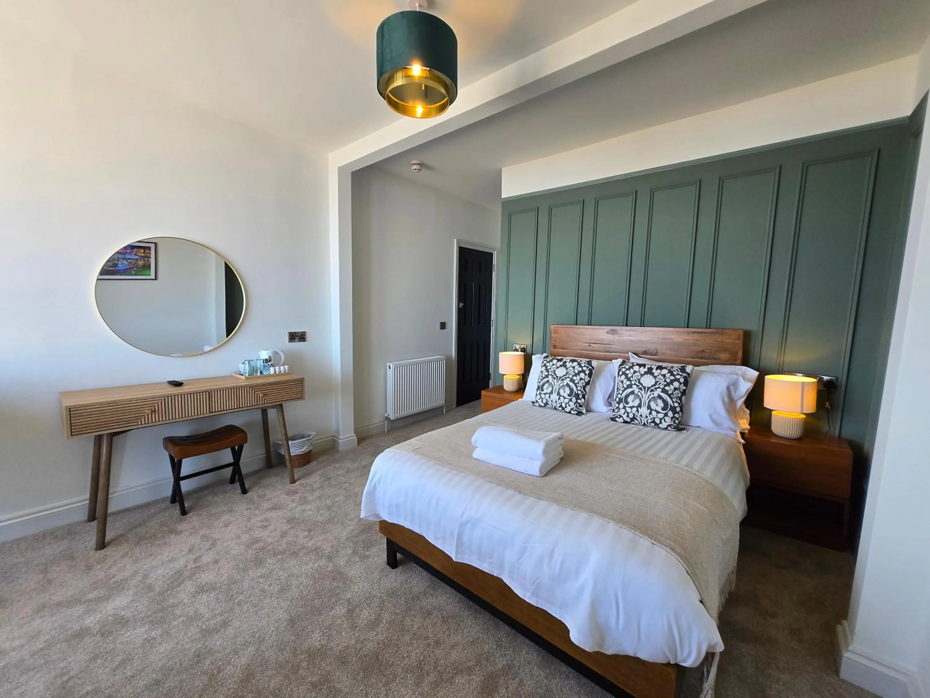 Photo of the whole room, Bed in Royal Lion Hotel