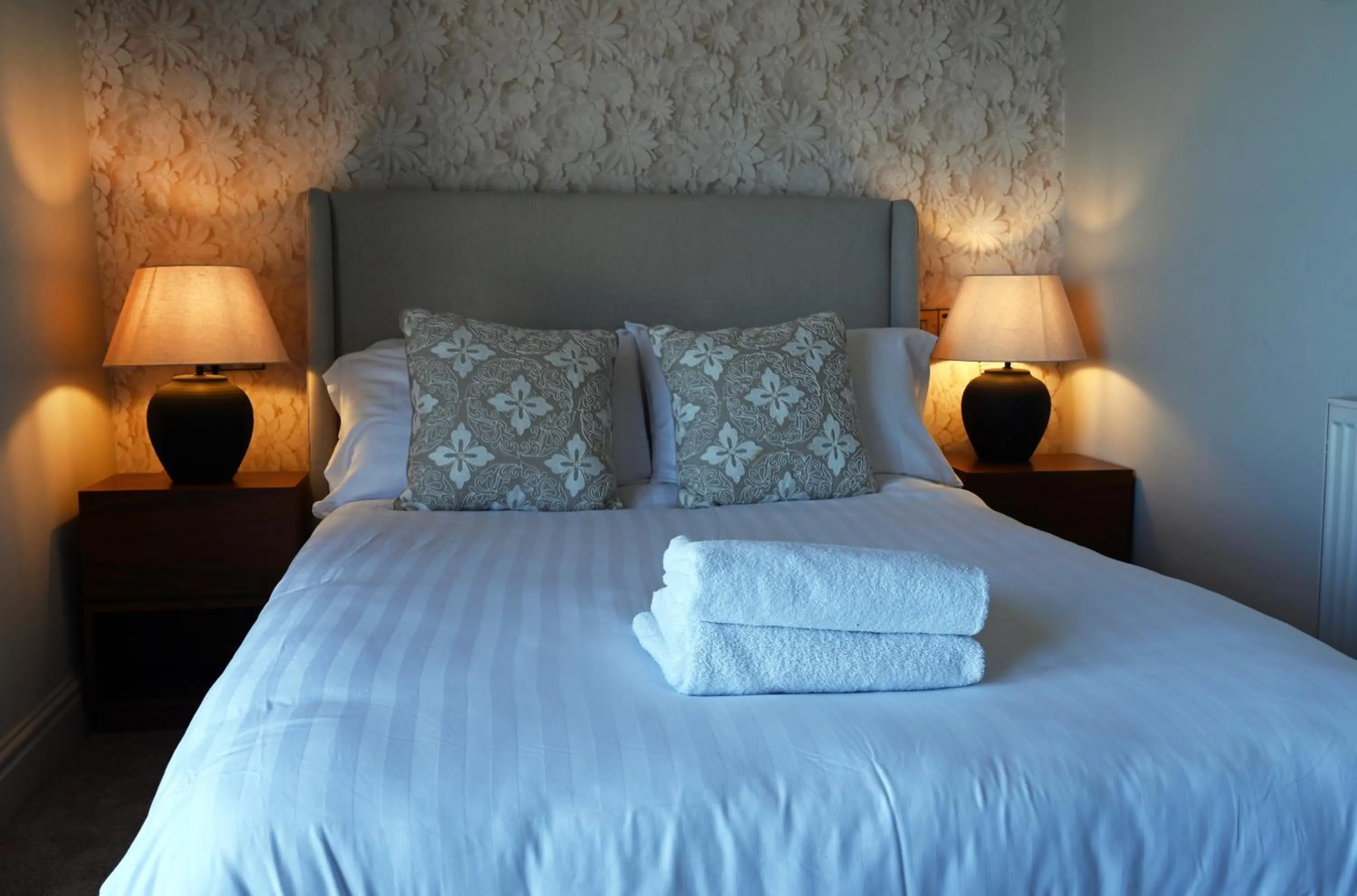 Bed in Royal Lion Hotel