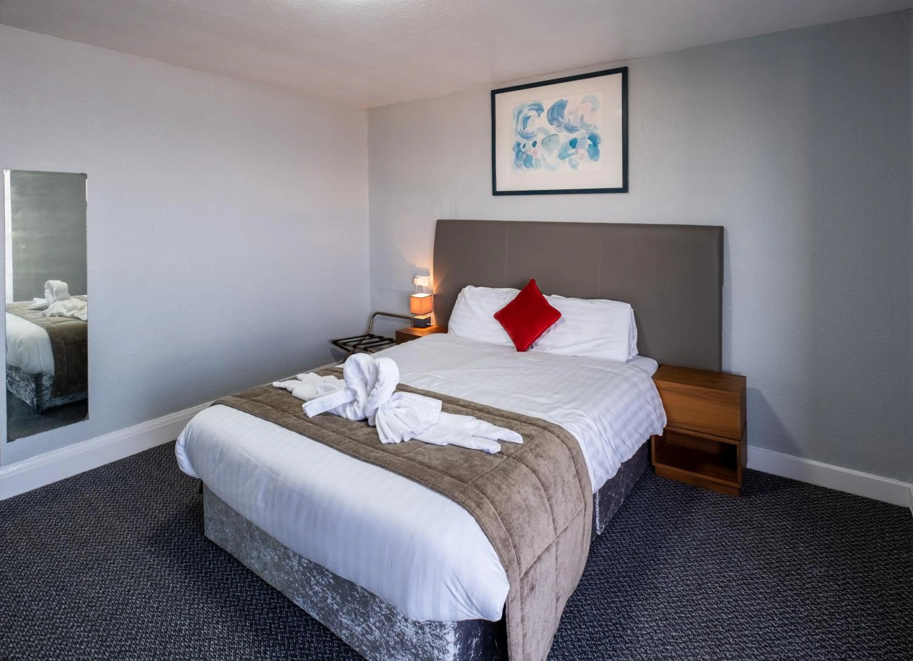 Photo of the whole room, Bed in Royal Lion Hotel