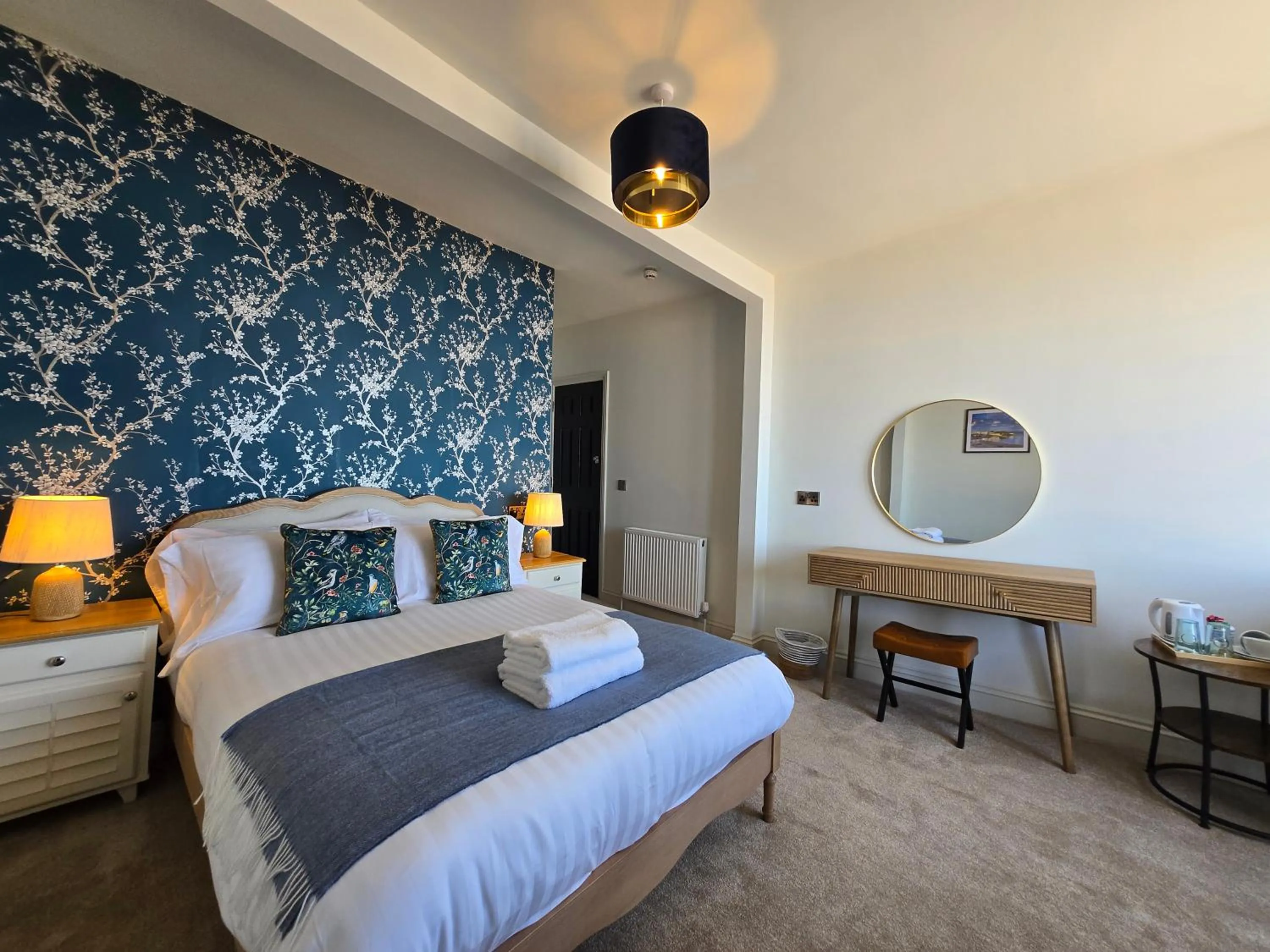 Photo of the whole room, Bed in Royal Lion Hotel