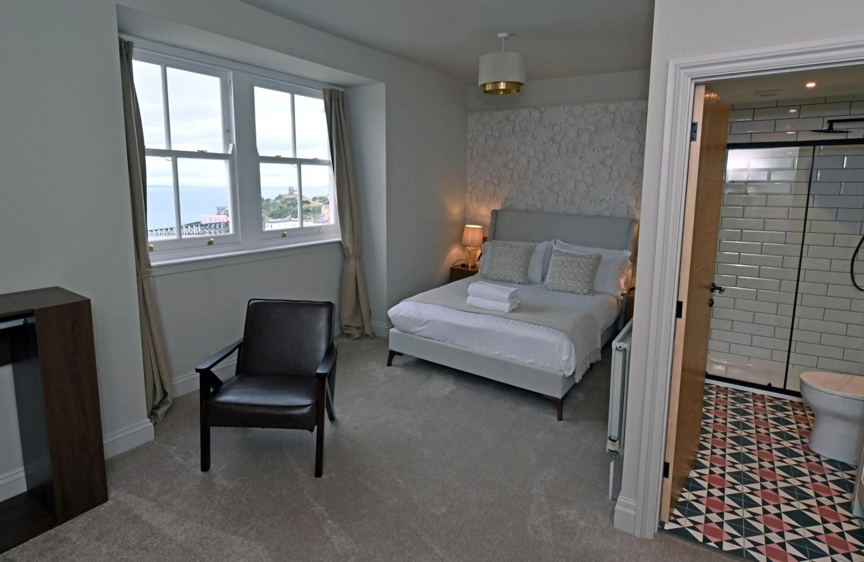 Bed in Royal Lion Hotel