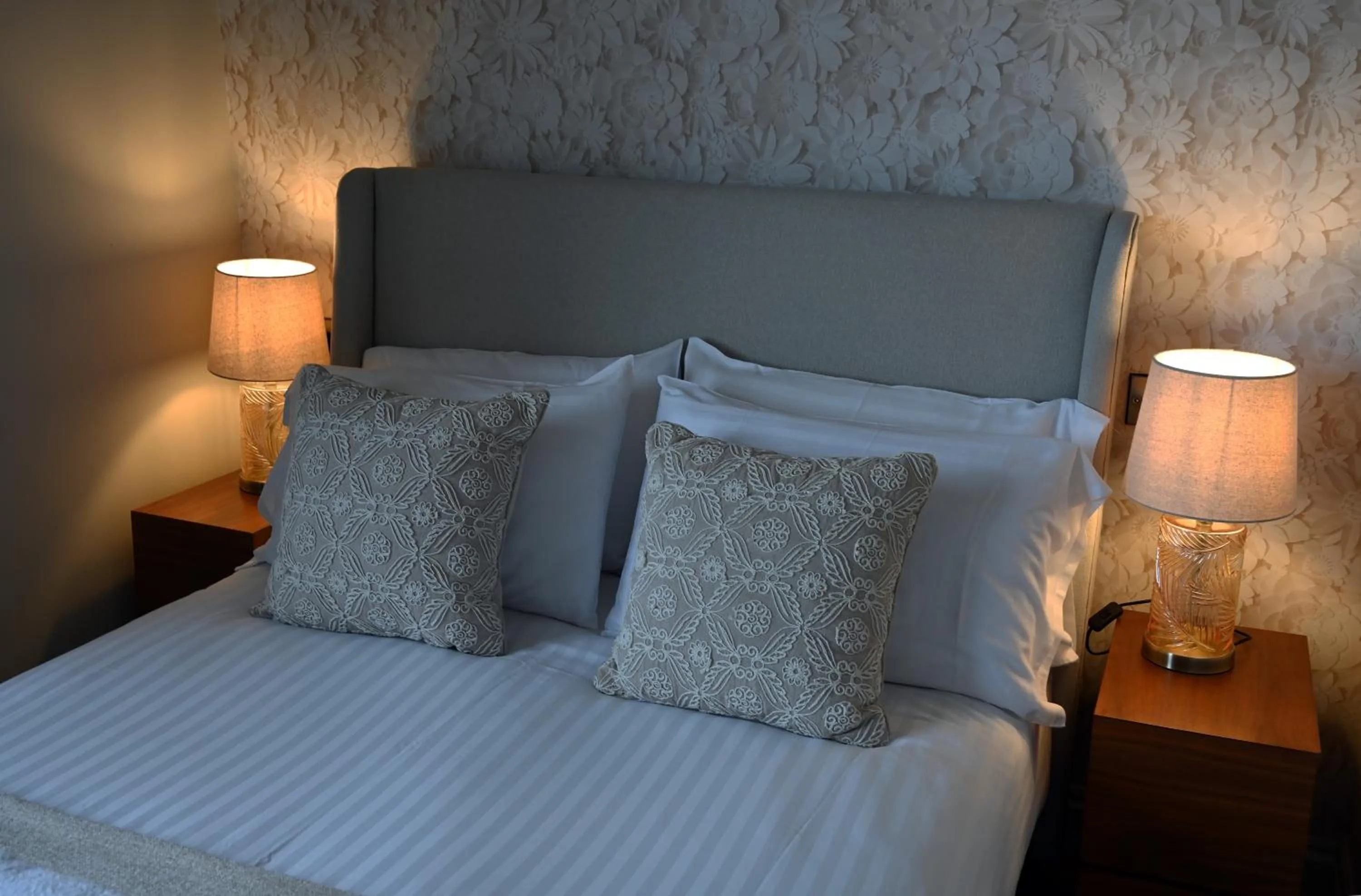 Bed in Royal Lion Hotel