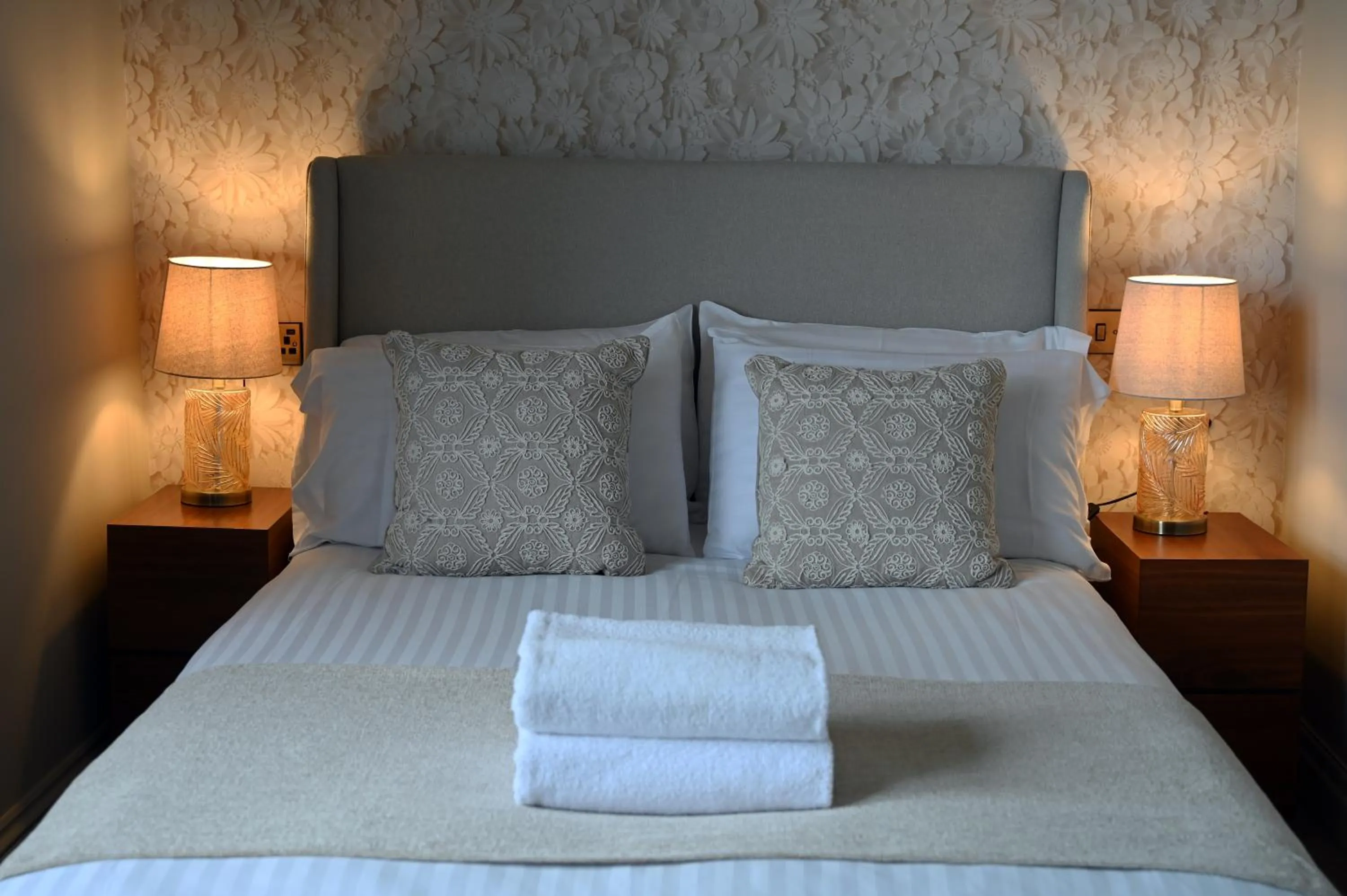 Bed in Royal Lion Hotel