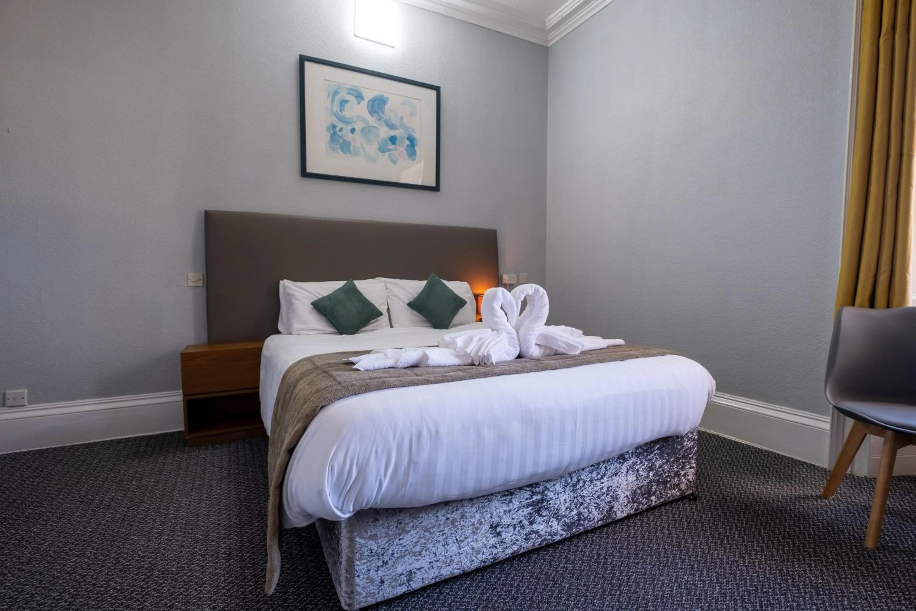 Photo of the whole room, Bed in Royal Lion Hotel