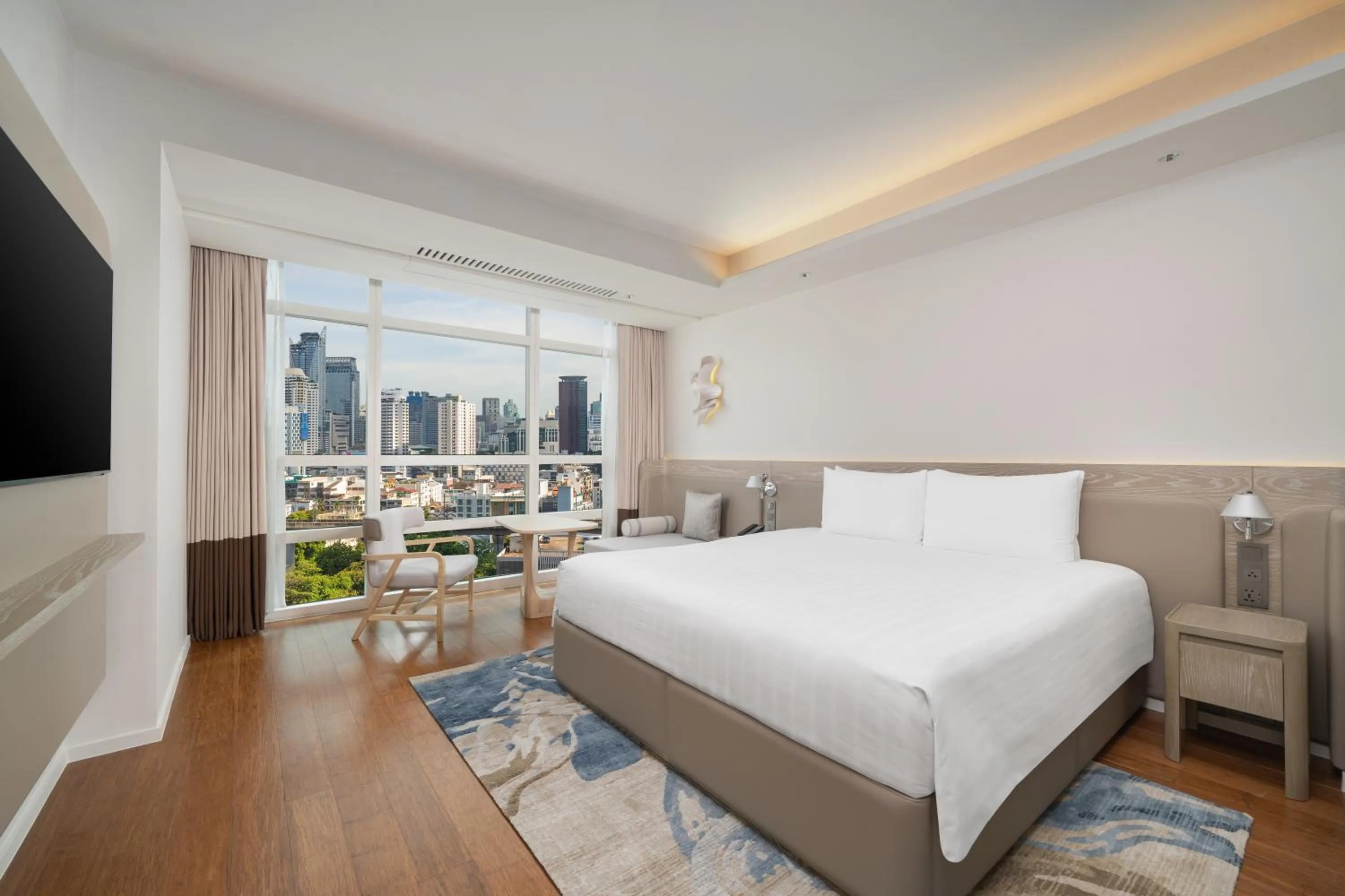 Seating area, Bed in Pullman Bangkok King Power