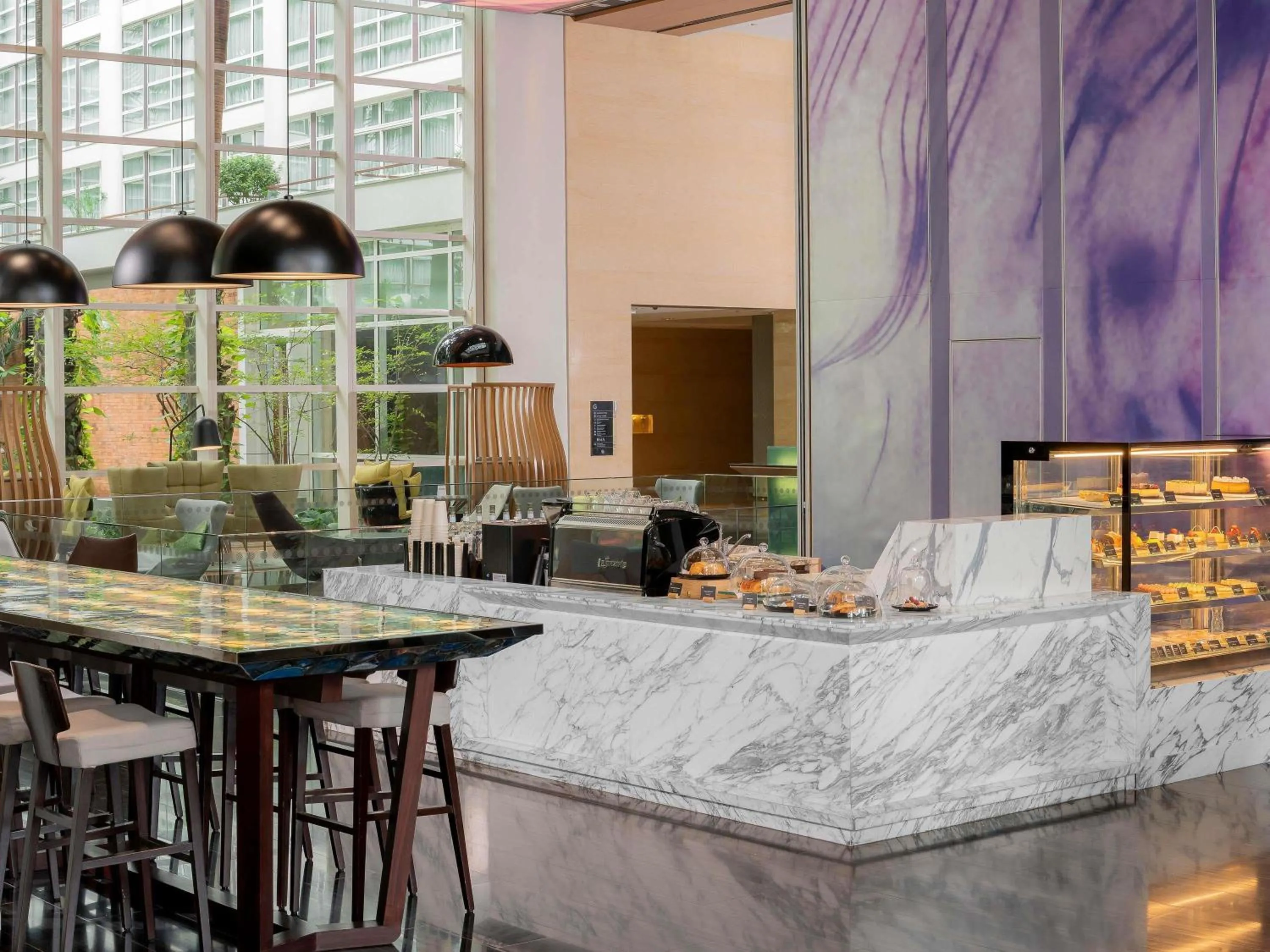 Lounge or bar in Pullman Bangkok King Power