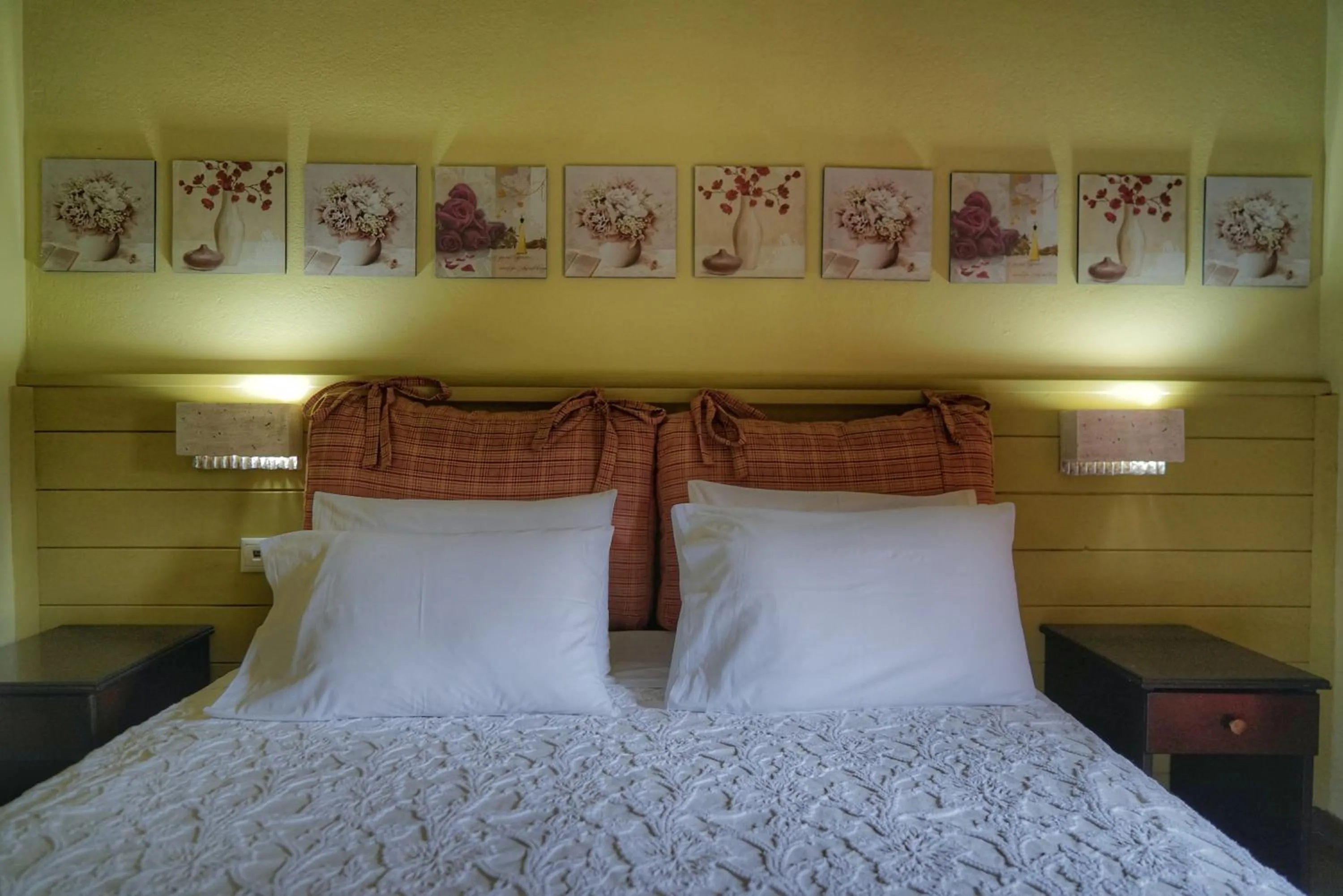 Decorative detail, Bed in Guesthouse Mavrodimos