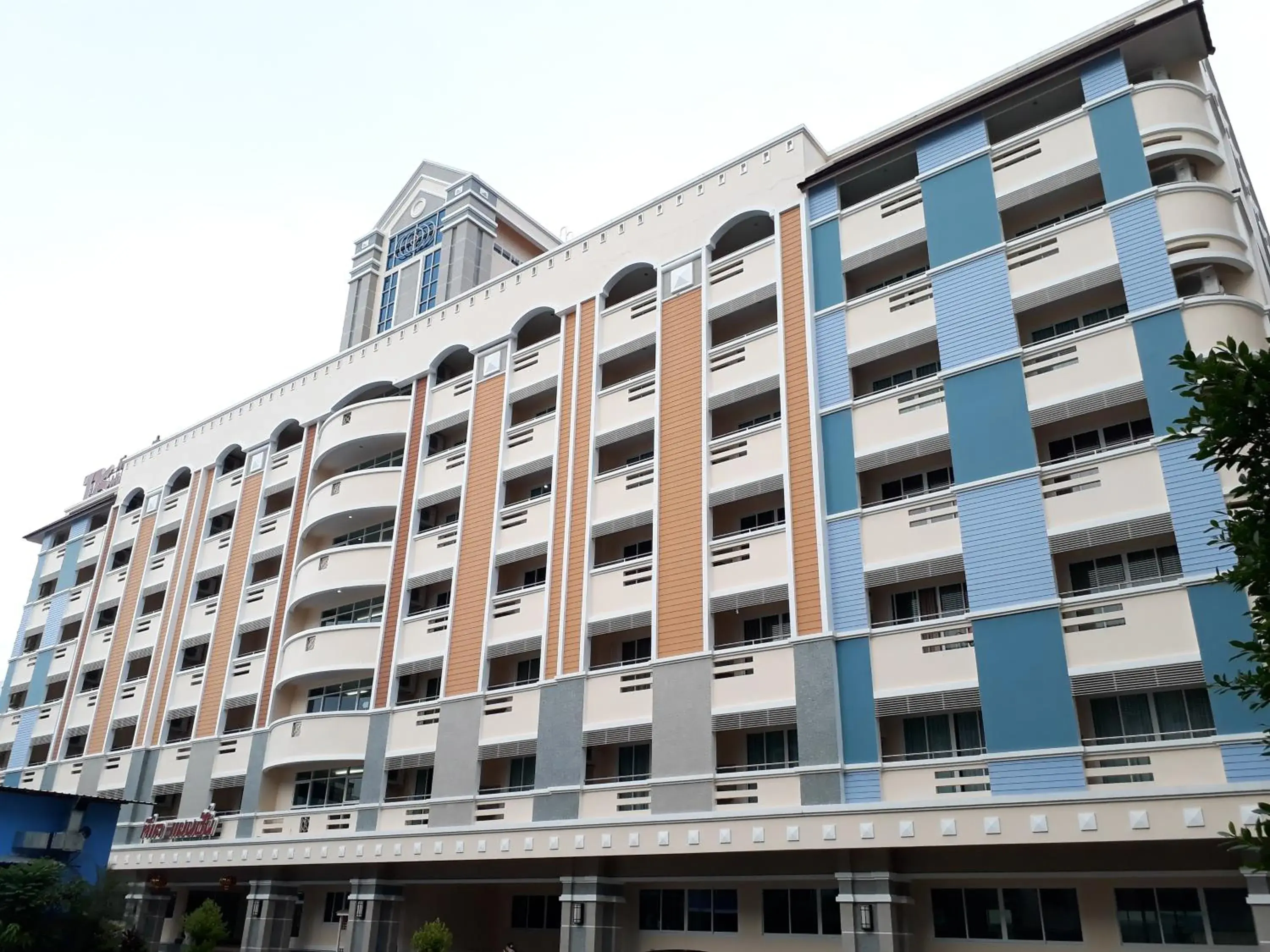 Facade/entrance in TK mansion Hat Yai Facade/entrance in TK mansion Hat Yai