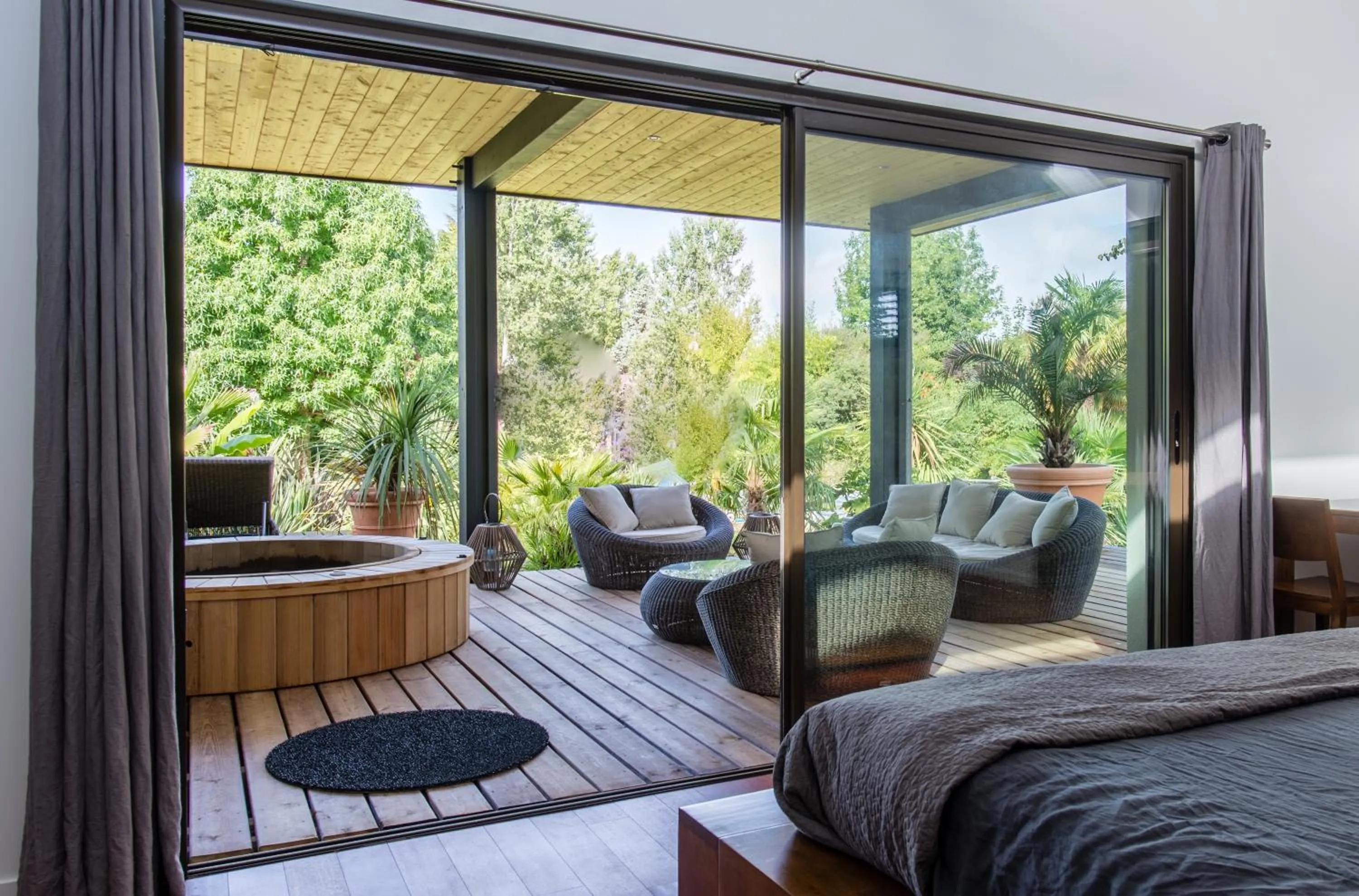 Balcony/Terrace, Bed in Villa Margaux