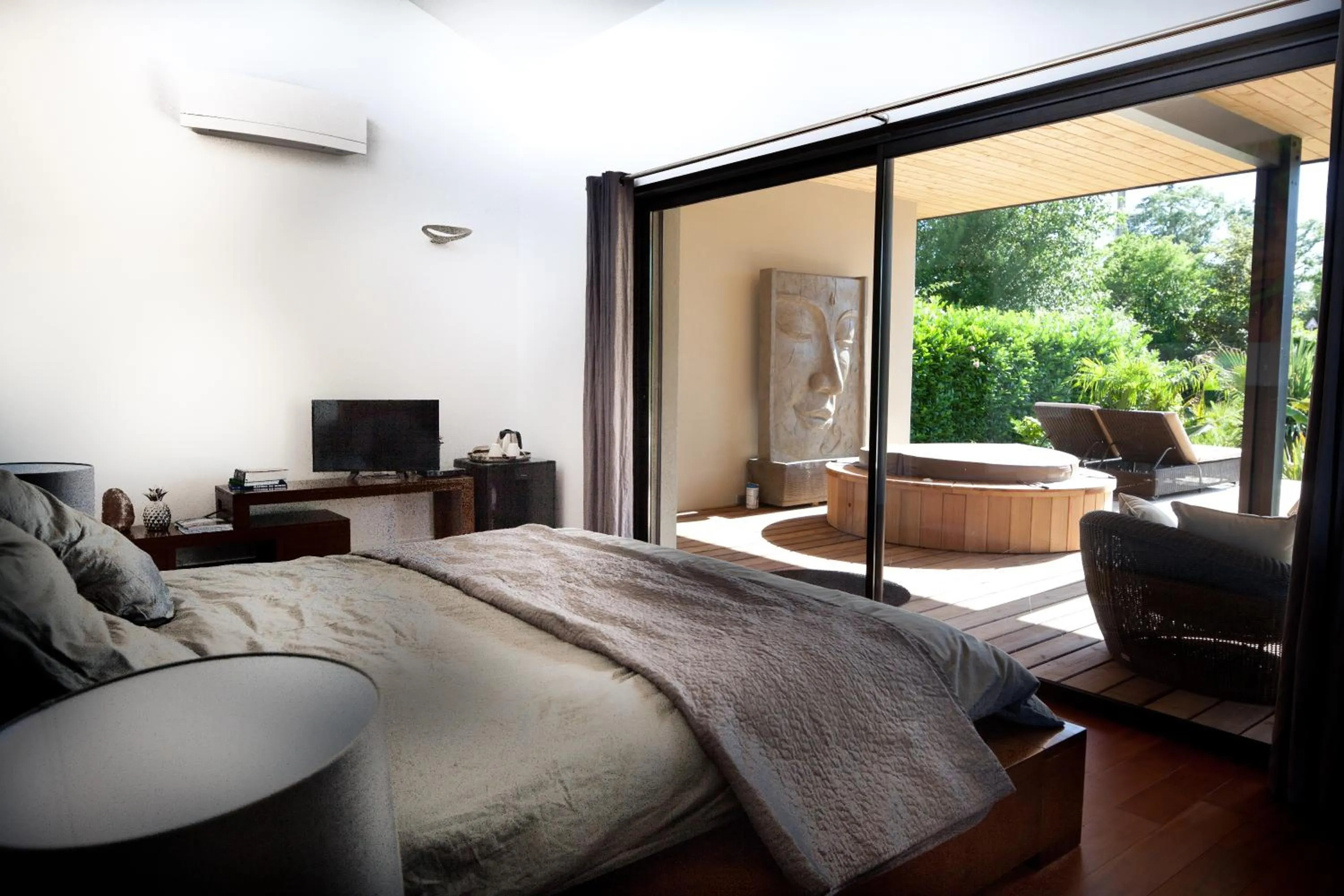 Photo of the whole room, Bed in Villa Margaux