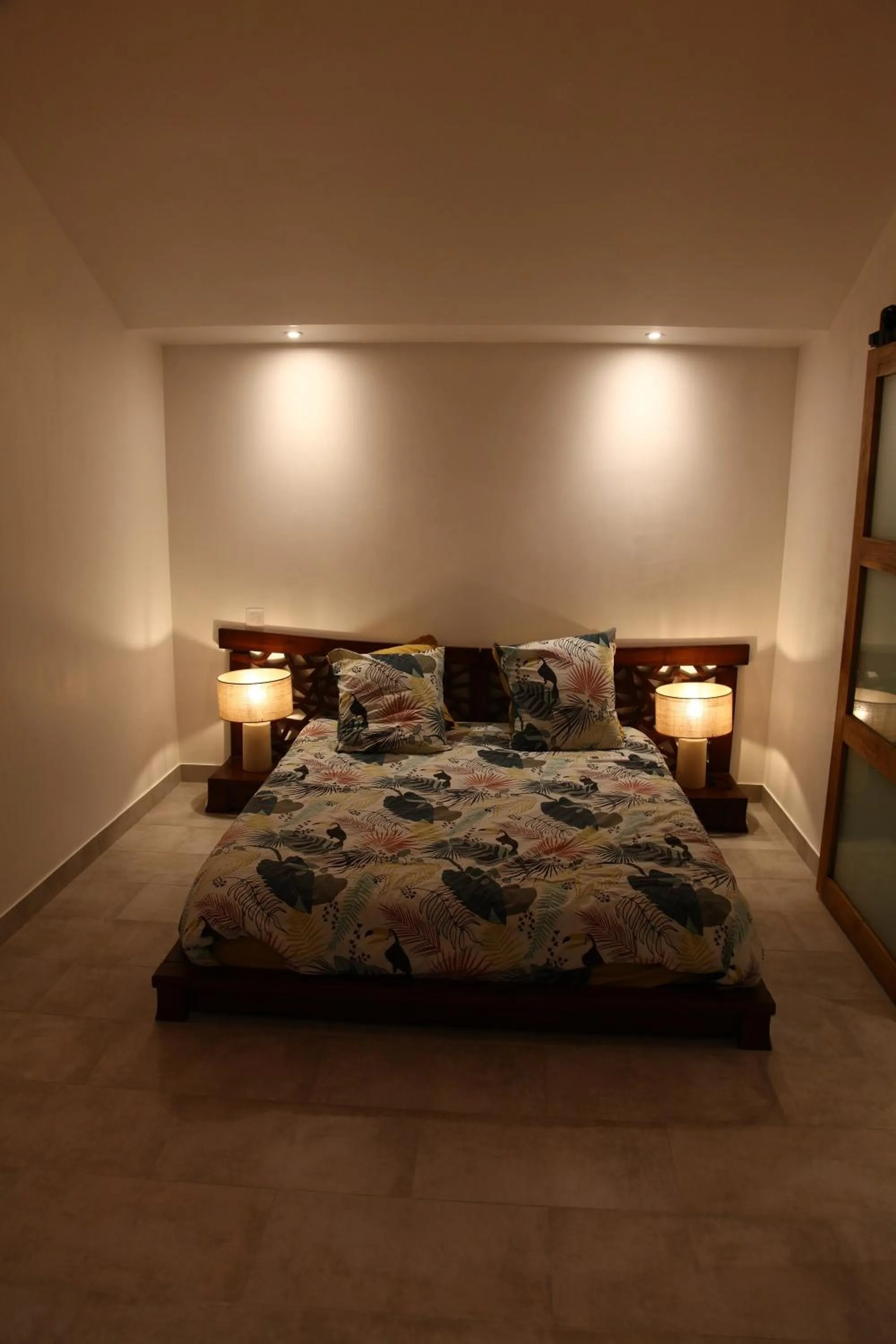 fireplace, Bed in Villa Margaux