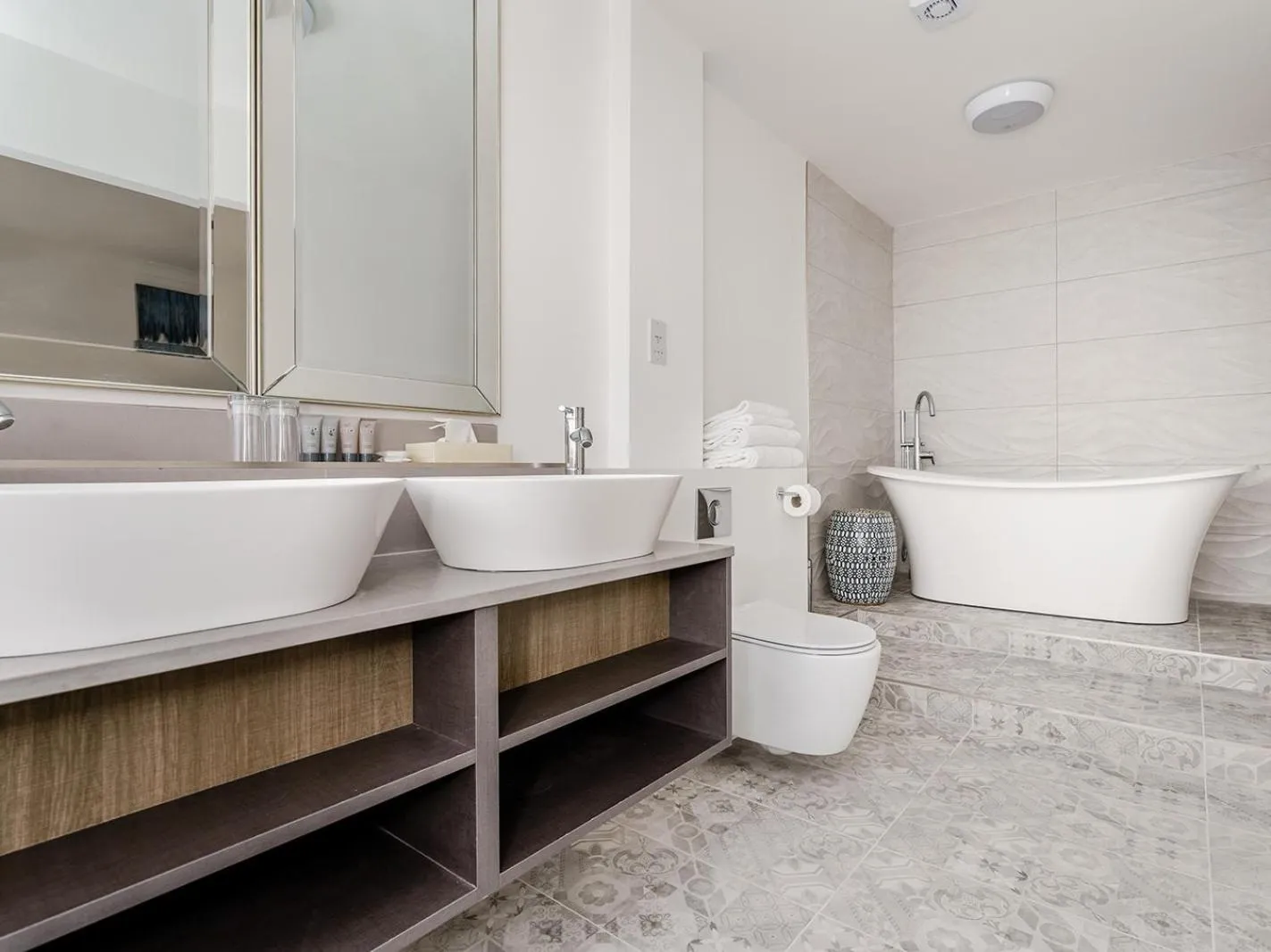 Bathroom in Pike and Eel Hotel and Marina