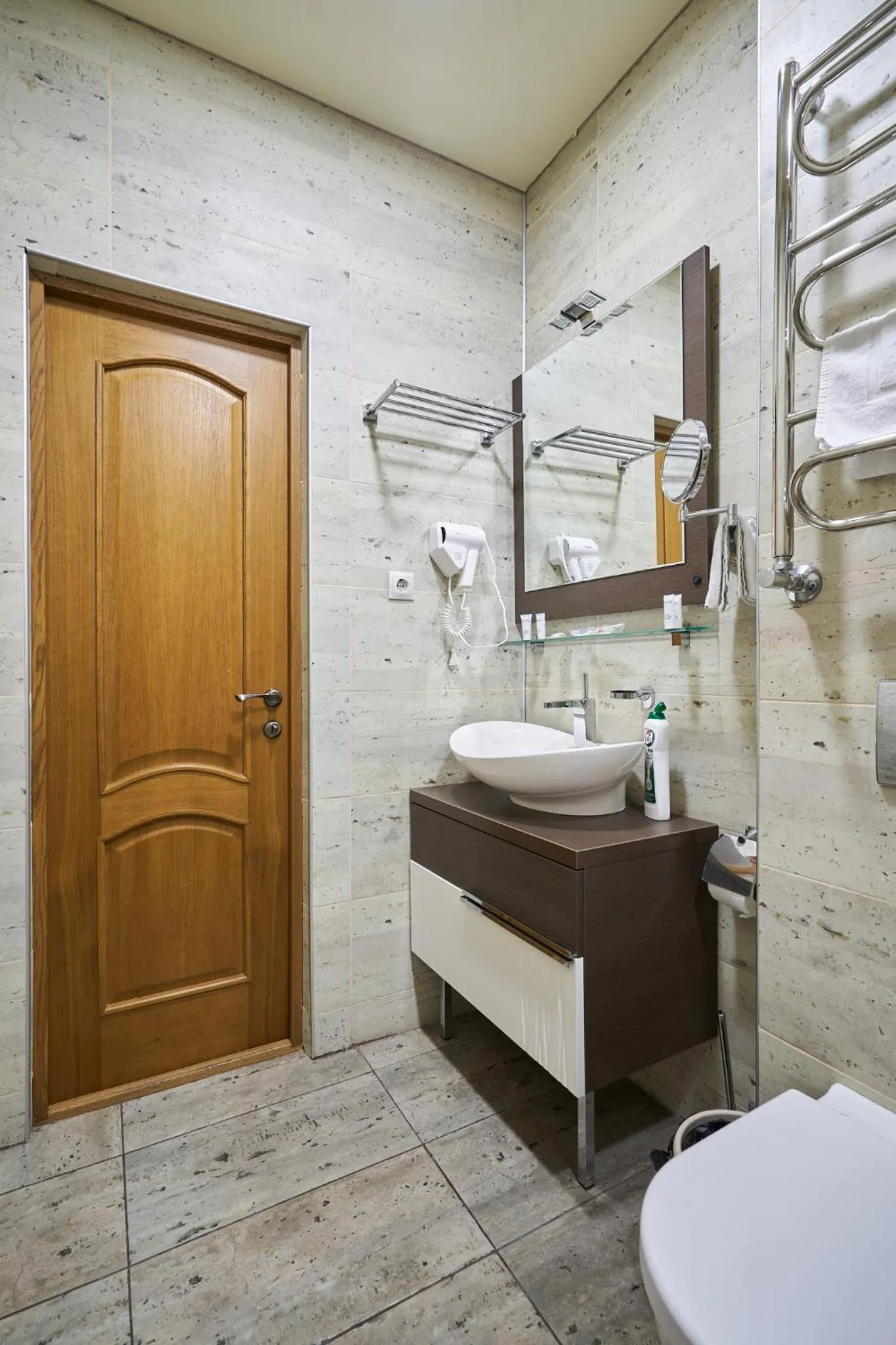 Toilet in 7 days hotel