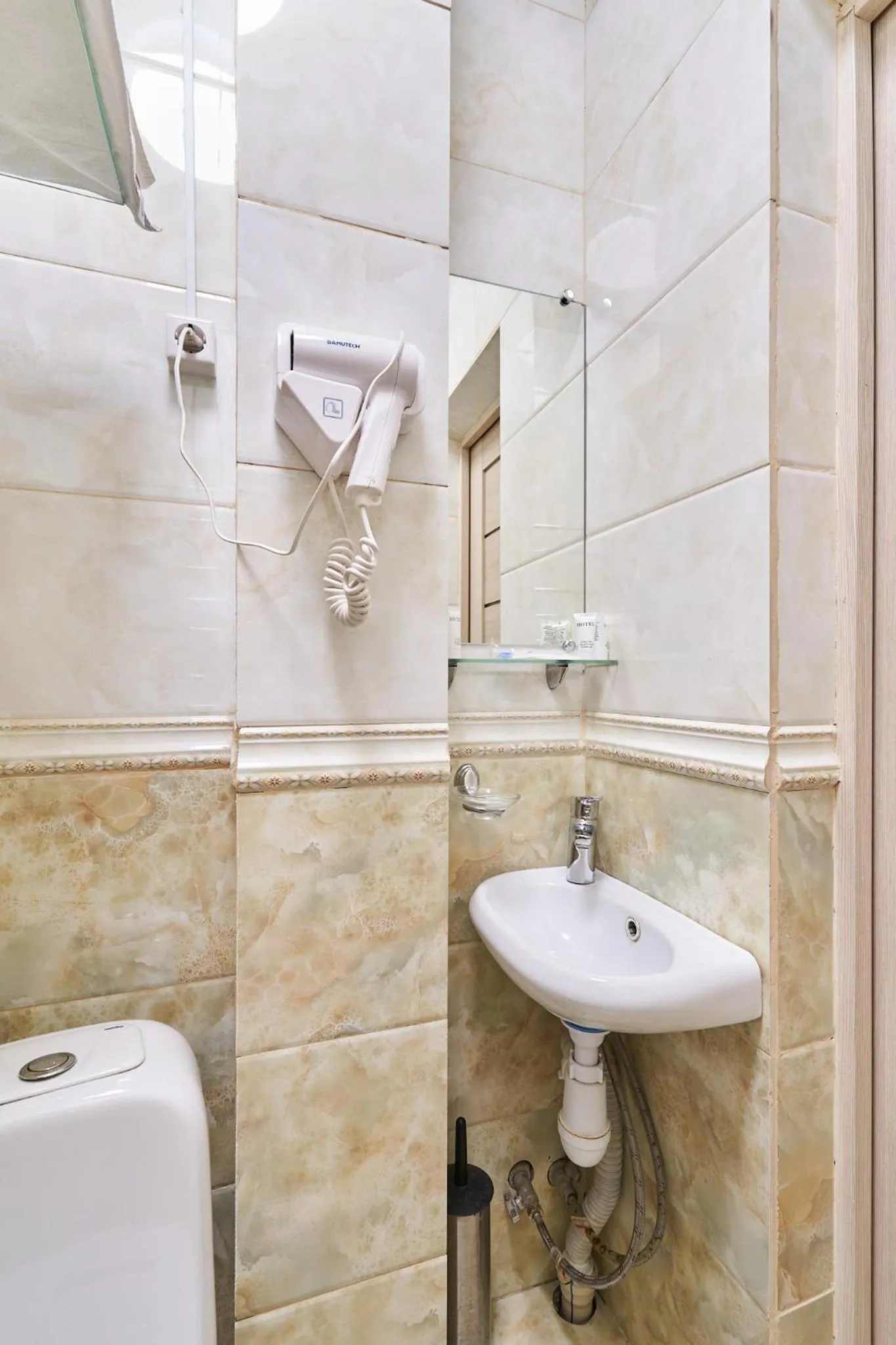 Toilet in 7 days hotel