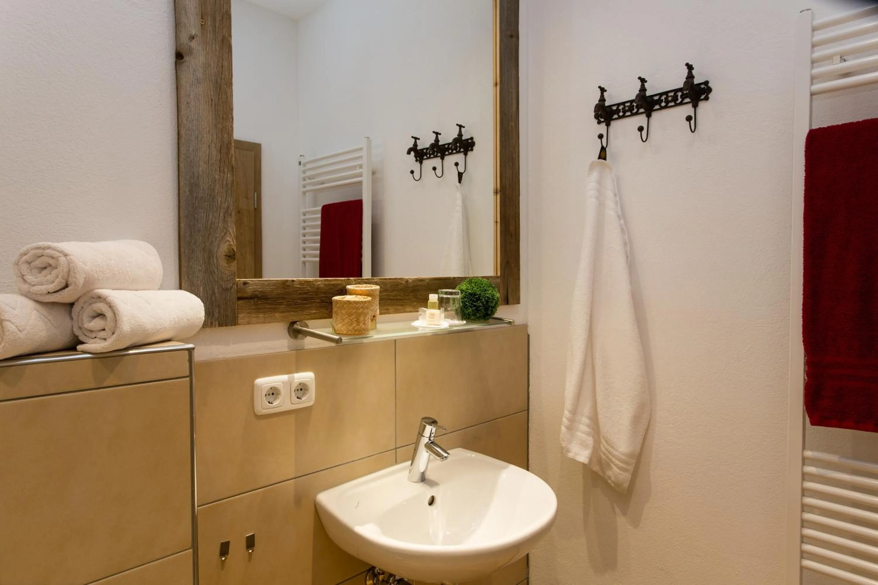 Bathroom in Gasthof zum Hirsch