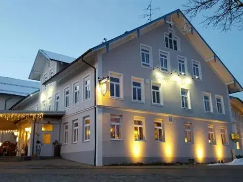 Property building in Gasthof zum Hirsch Property building in Gasthof zum Hirsch