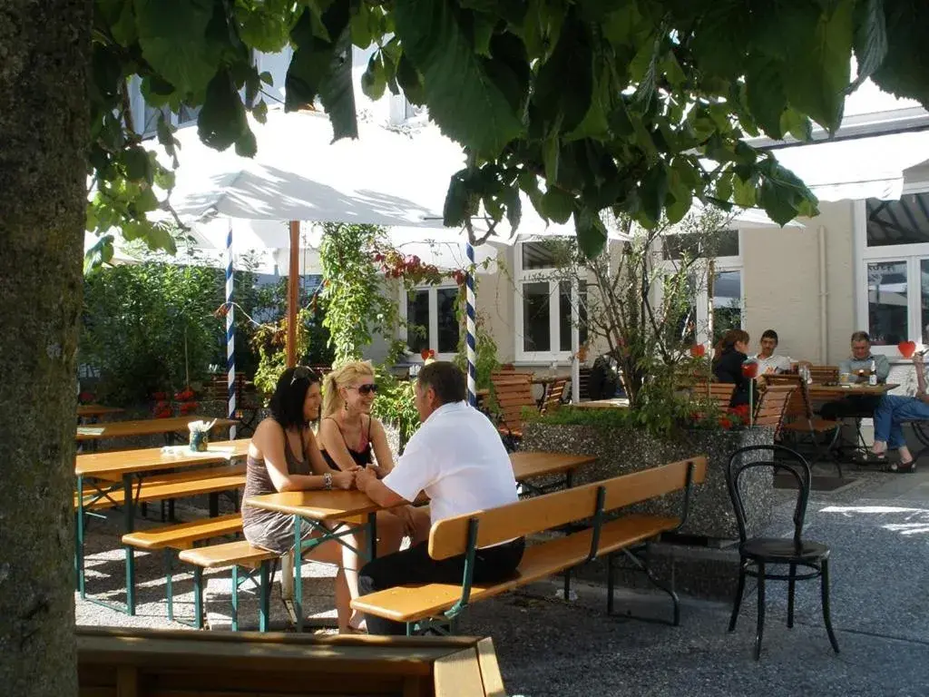 Property building in Gasthof zum Hirsch Property building in Gasthof zum Hirsch