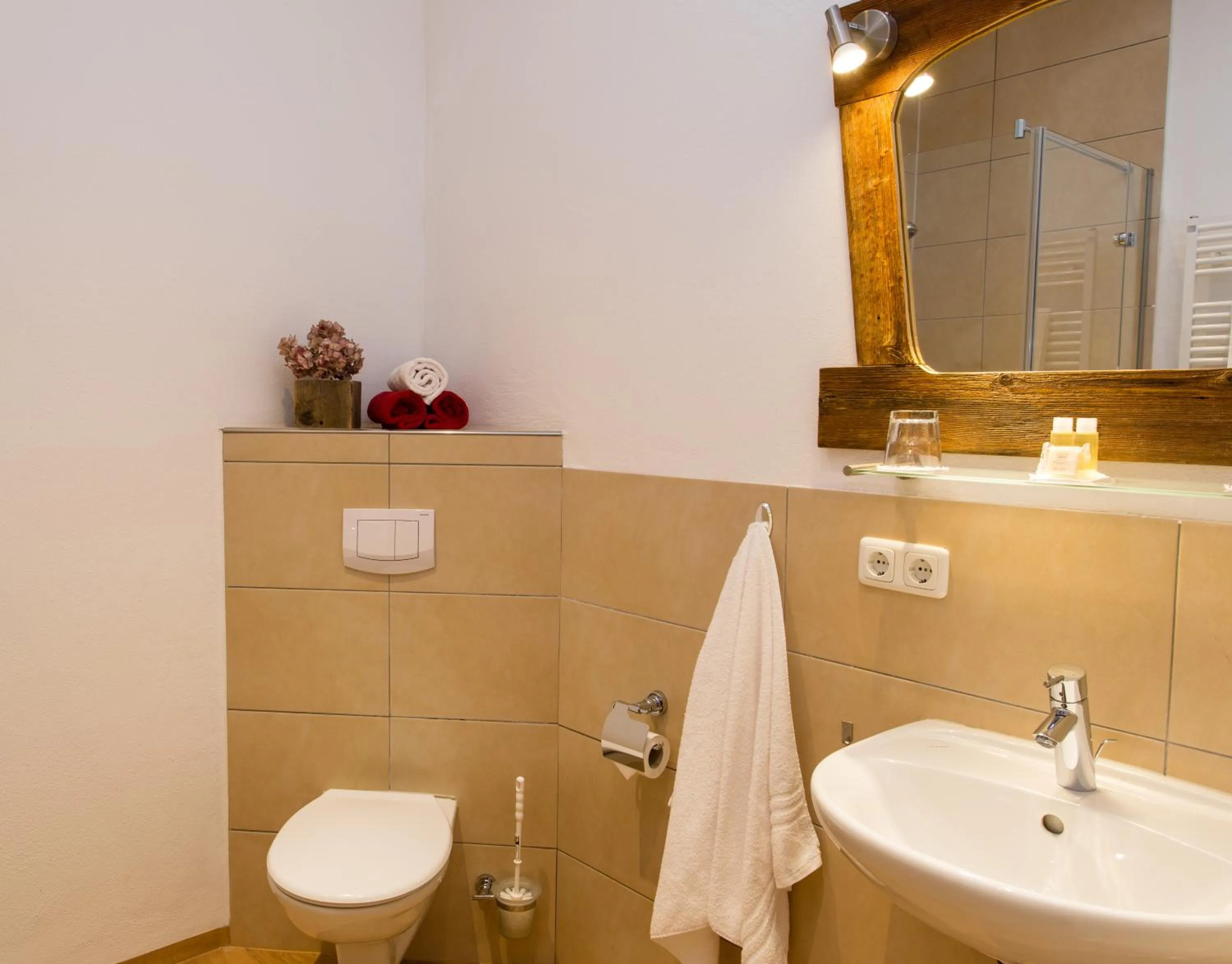 Bathroom in Gasthof zum Hirsch