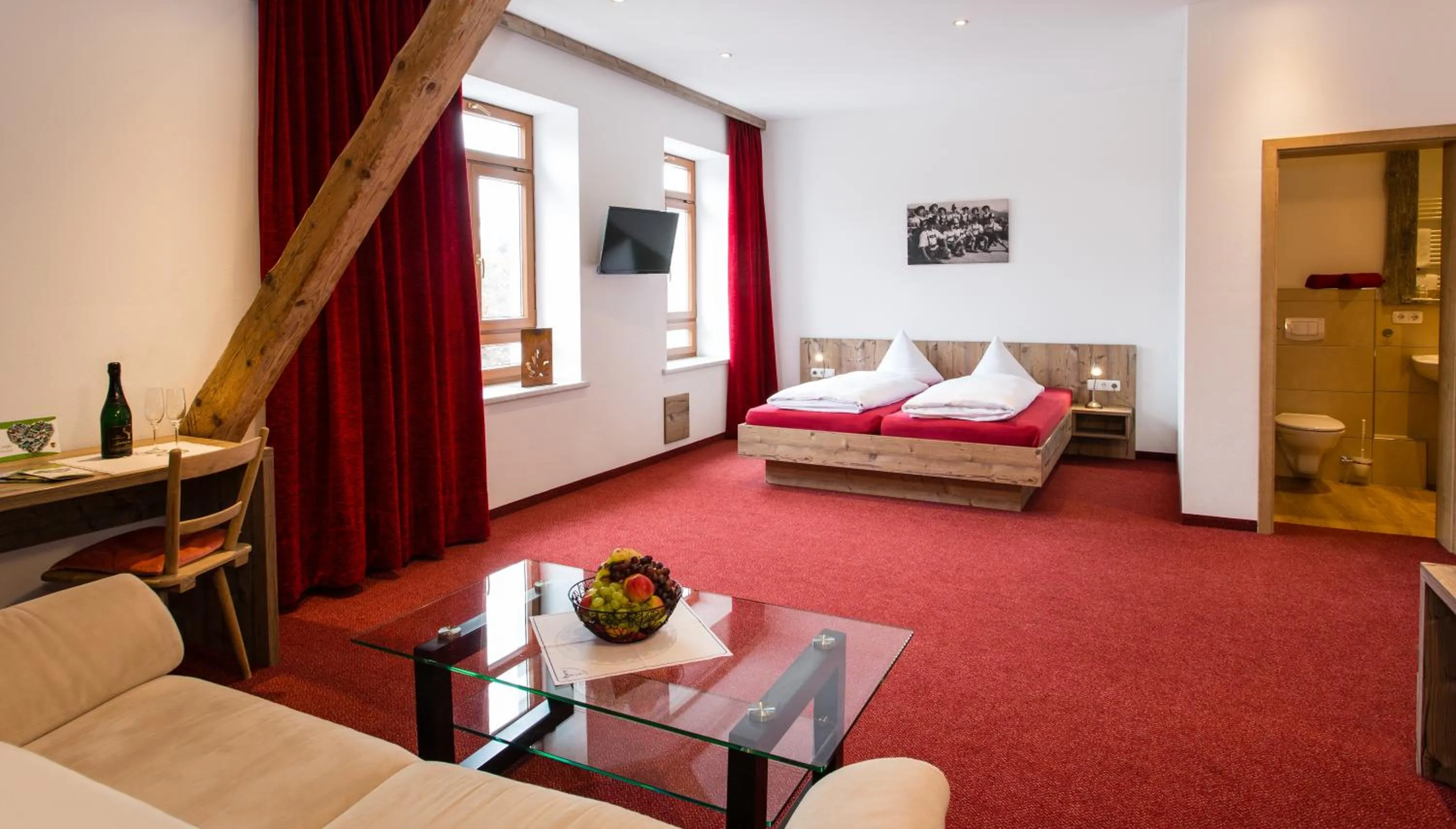 Bedroom, Bed in Gasthof zum Hirsch