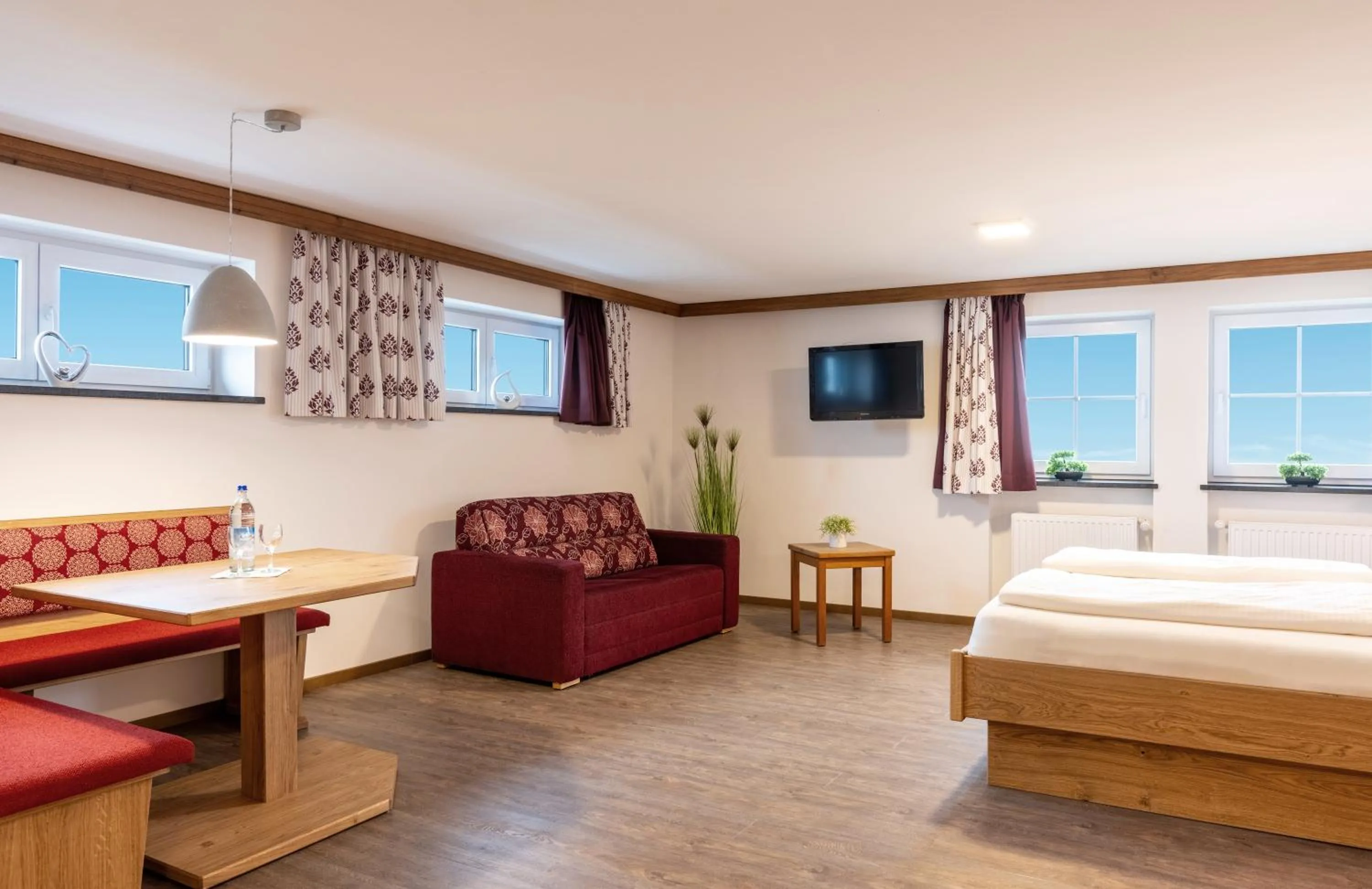 Photo of the whole room, Bed in Landhotel Schwarzenbach - Wellness & Spa