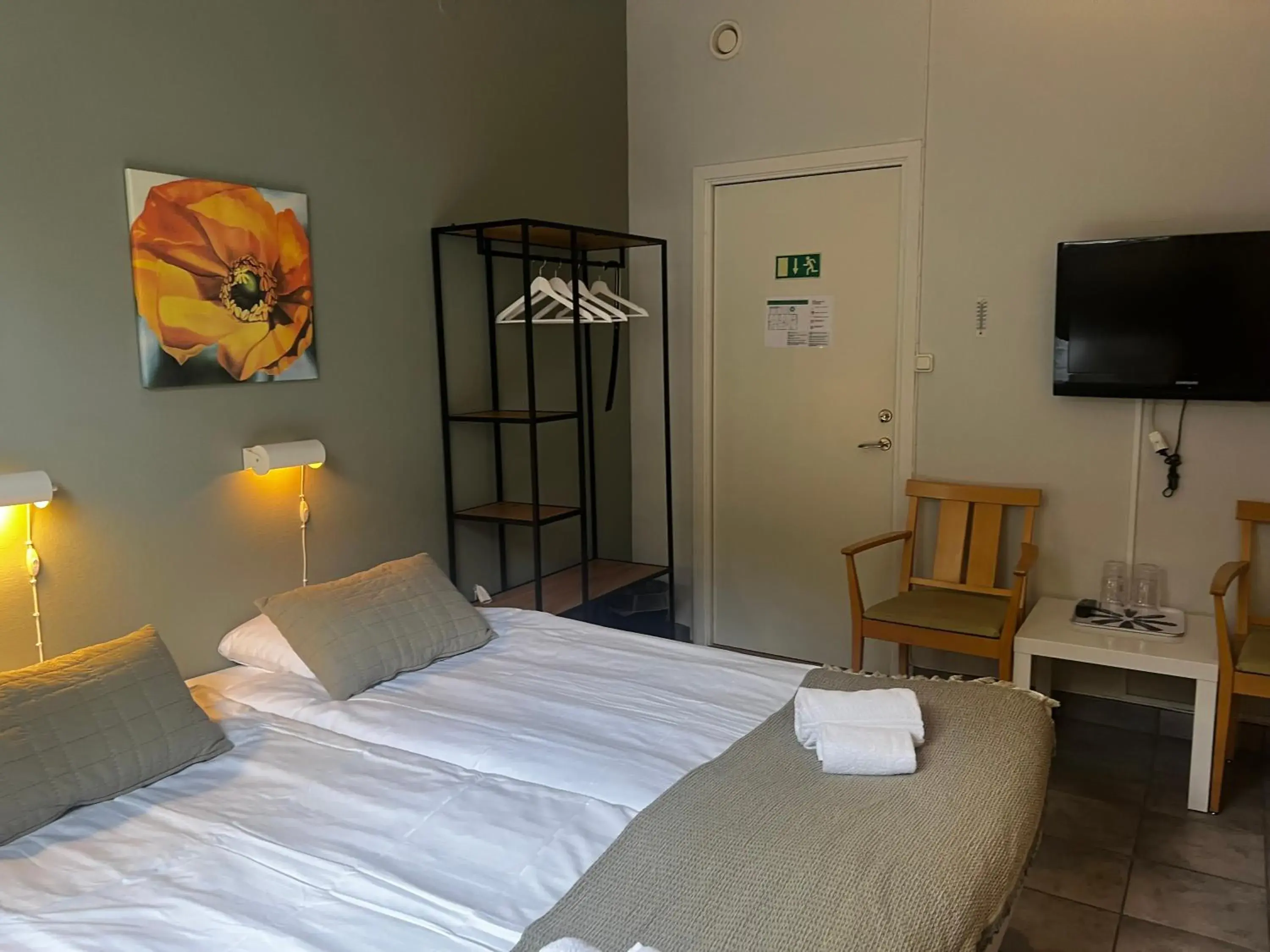 Quadruple room with shared WC and shower in Aurora Bed & Breakfast Quadruple room with shared WC and shower in Aurora Bed & Breakfast