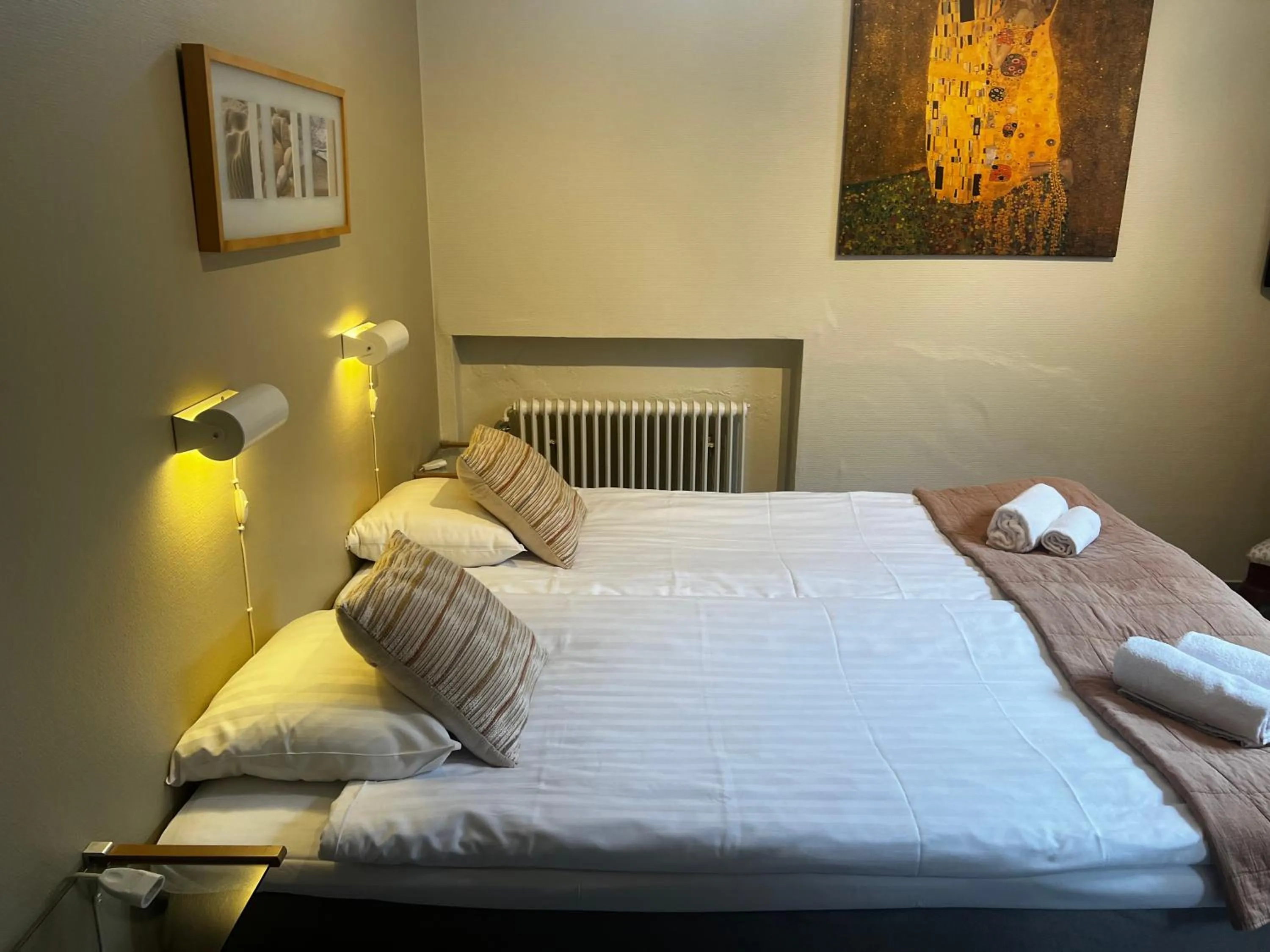 Bed in Aurora Bed & Breakfast