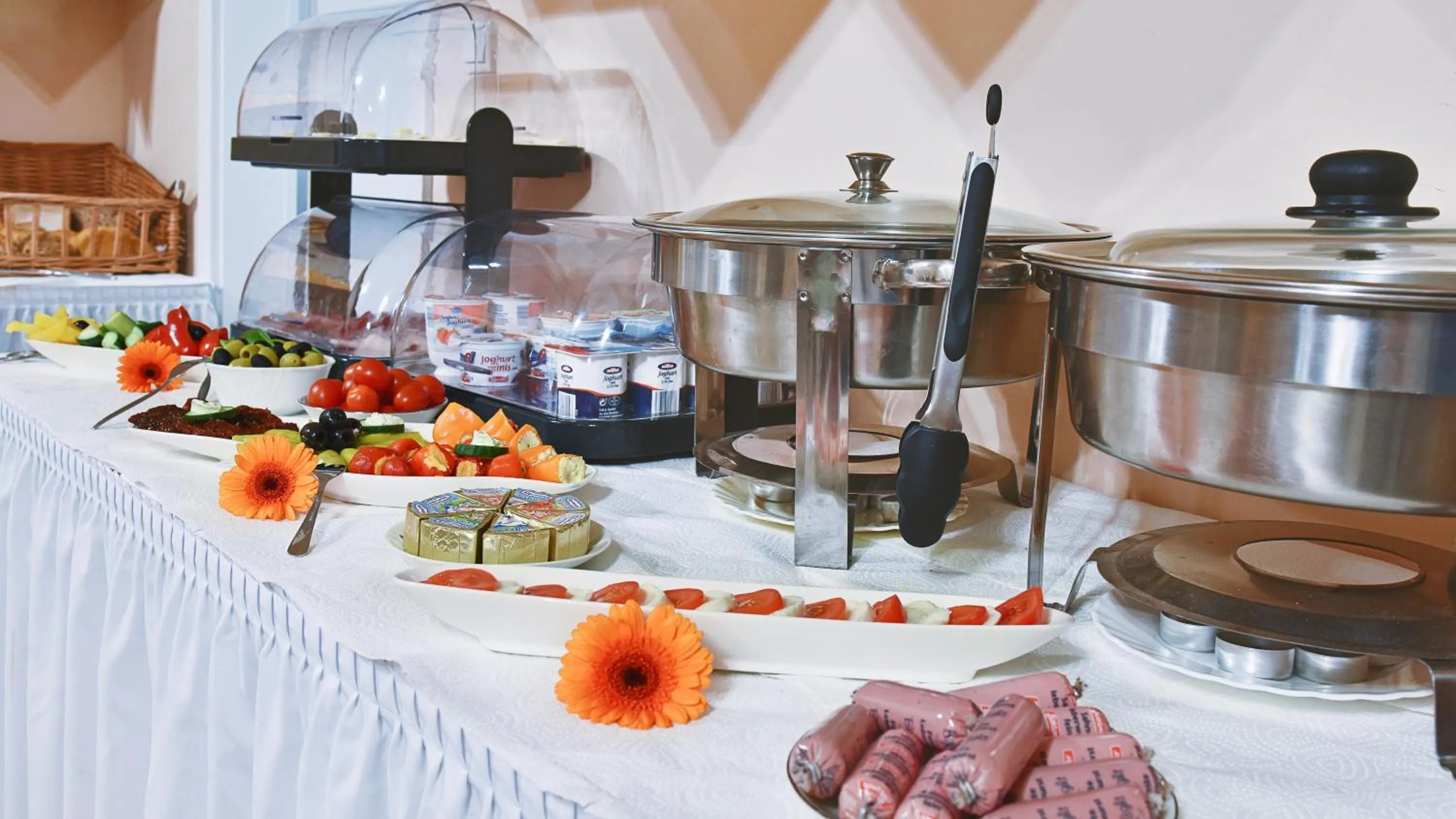Continental breakfast in Hotel-Residenz Oberurseler Hof