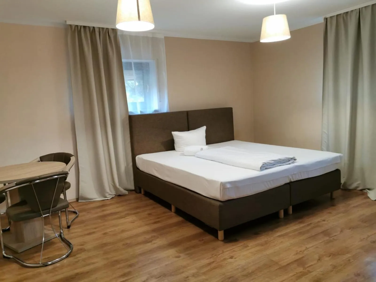 Photo of the whole room, Bed in Hotel-Residenz Oberurseler Hof