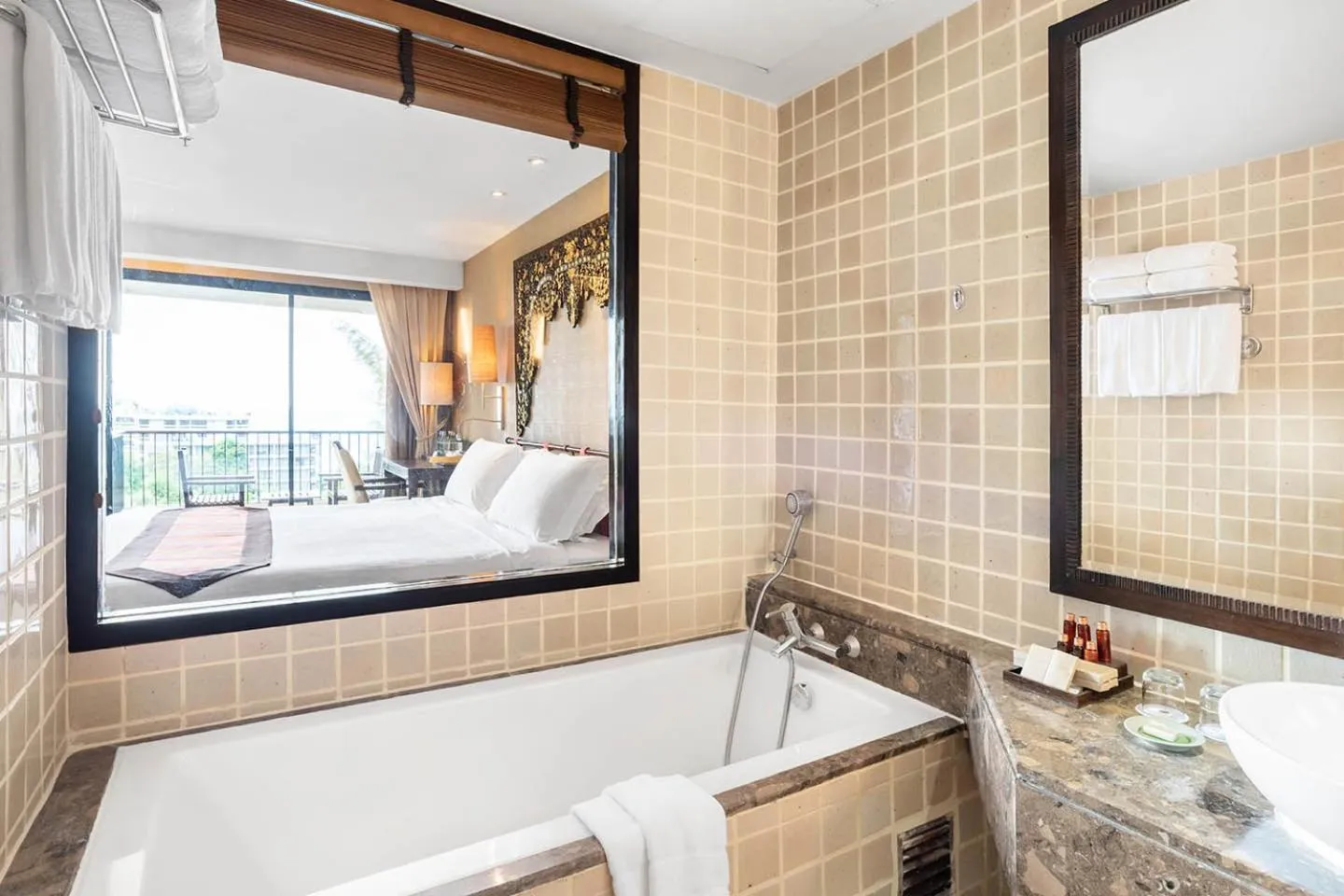 Bathroom, Bed in Garden Cliff Resort And Spa