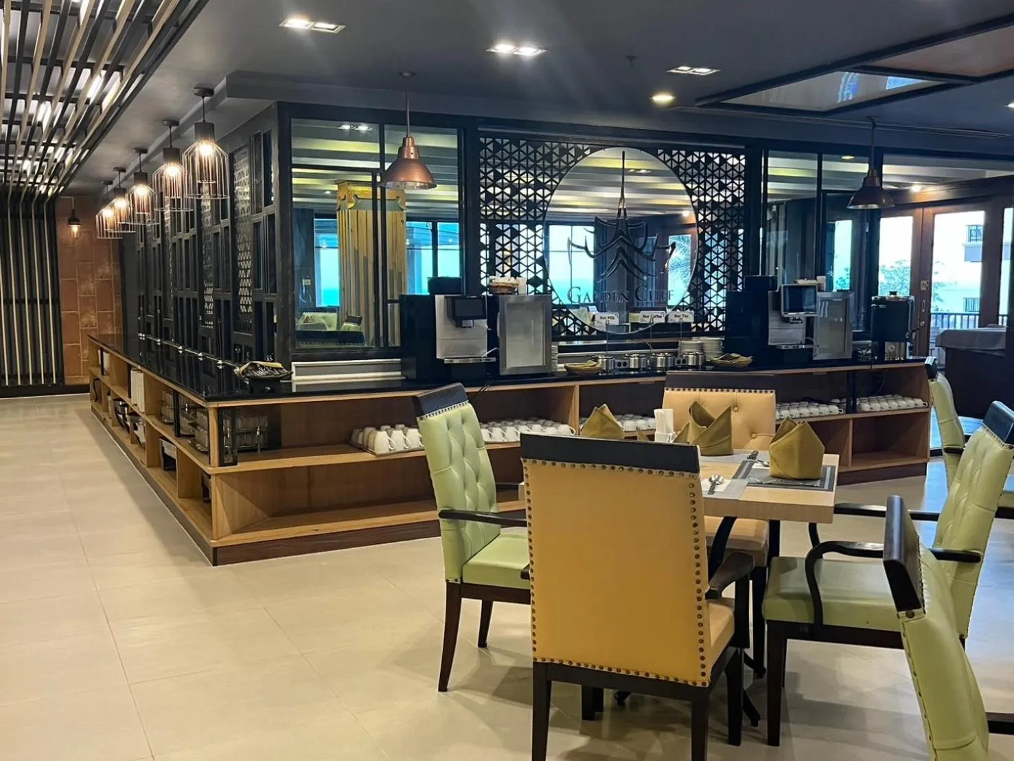 Restaurant/places to eat in Garden Cliff Resort And Spa