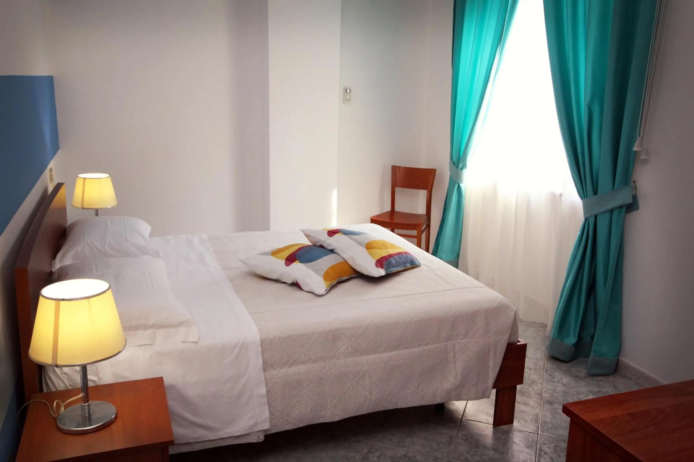 Double Room with Private Bathroom City view and partial sea view in Relais Vista Mare Al Porto
